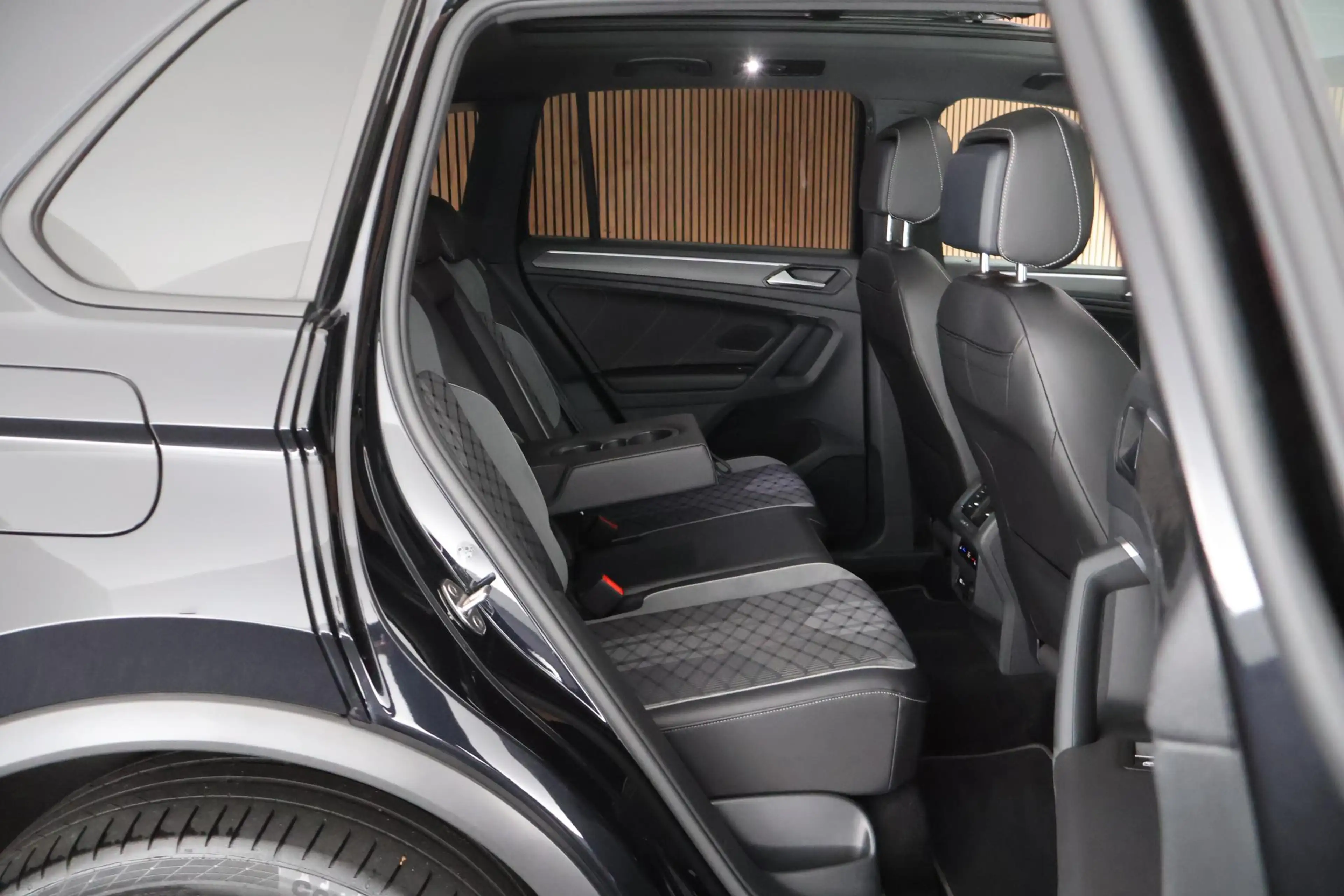 Volkswagen Tiguan 1.4 TSI 245pk eHybrid R-Line Business+ Black Style — photo 14