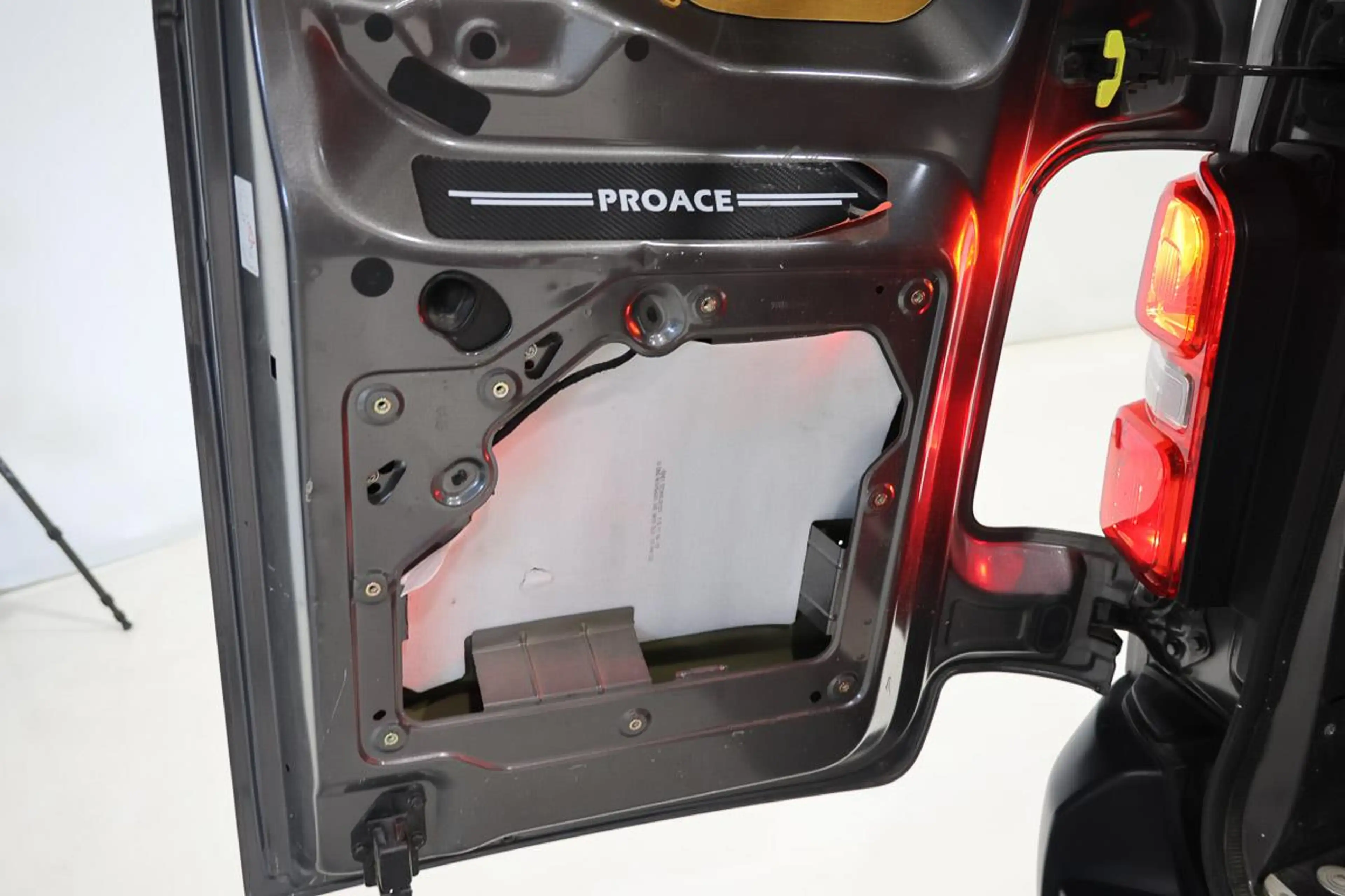 Toyota Proace 2.0 HDI 180 BVA L3 3 PLACES ATTELAGE CARPLAY CAM — photo 12