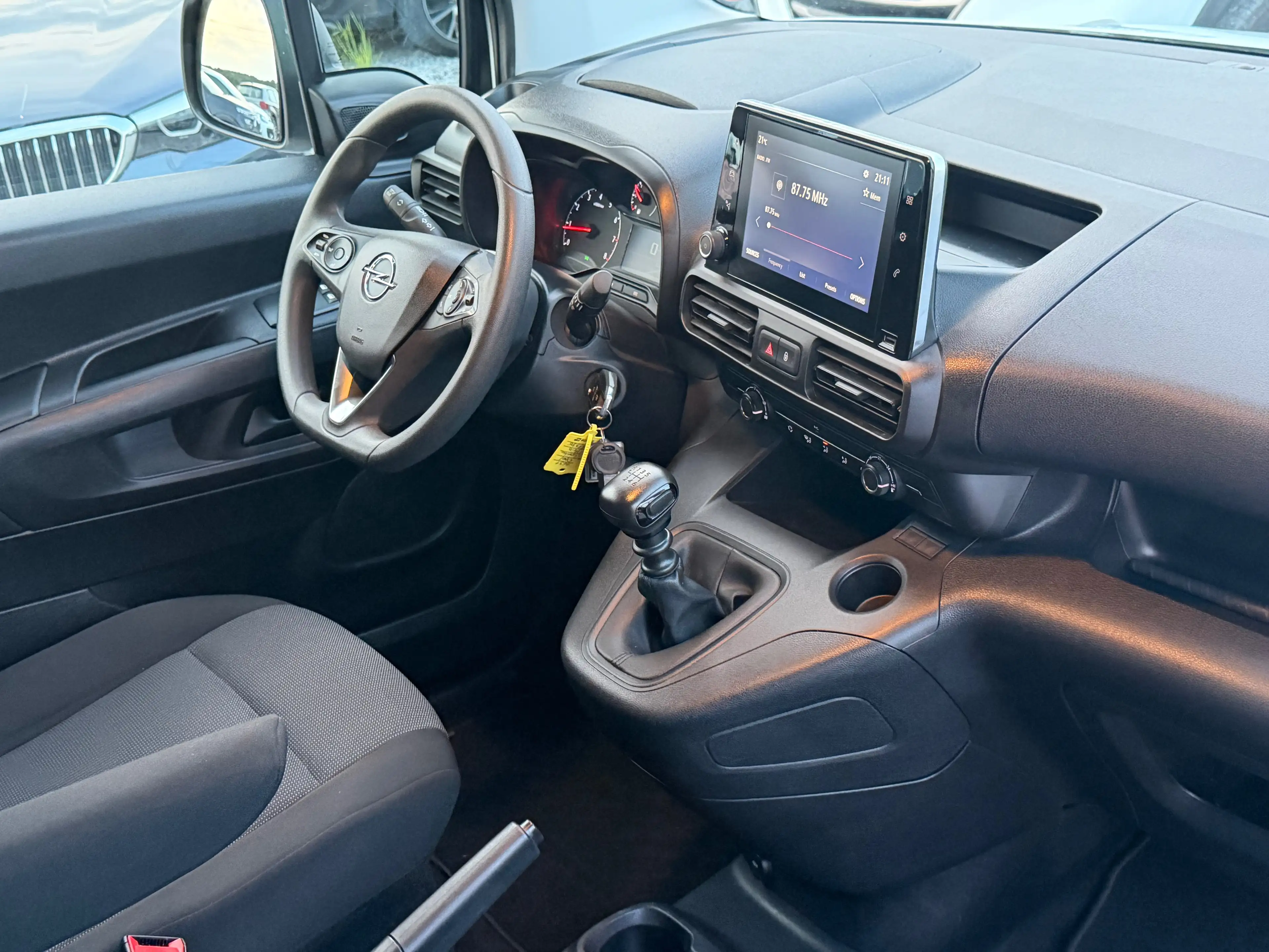Peugeot Partner 29000 KM !! - 2022 !! - 2 PLACES - CAMERA - CAR PLAY — photo 11