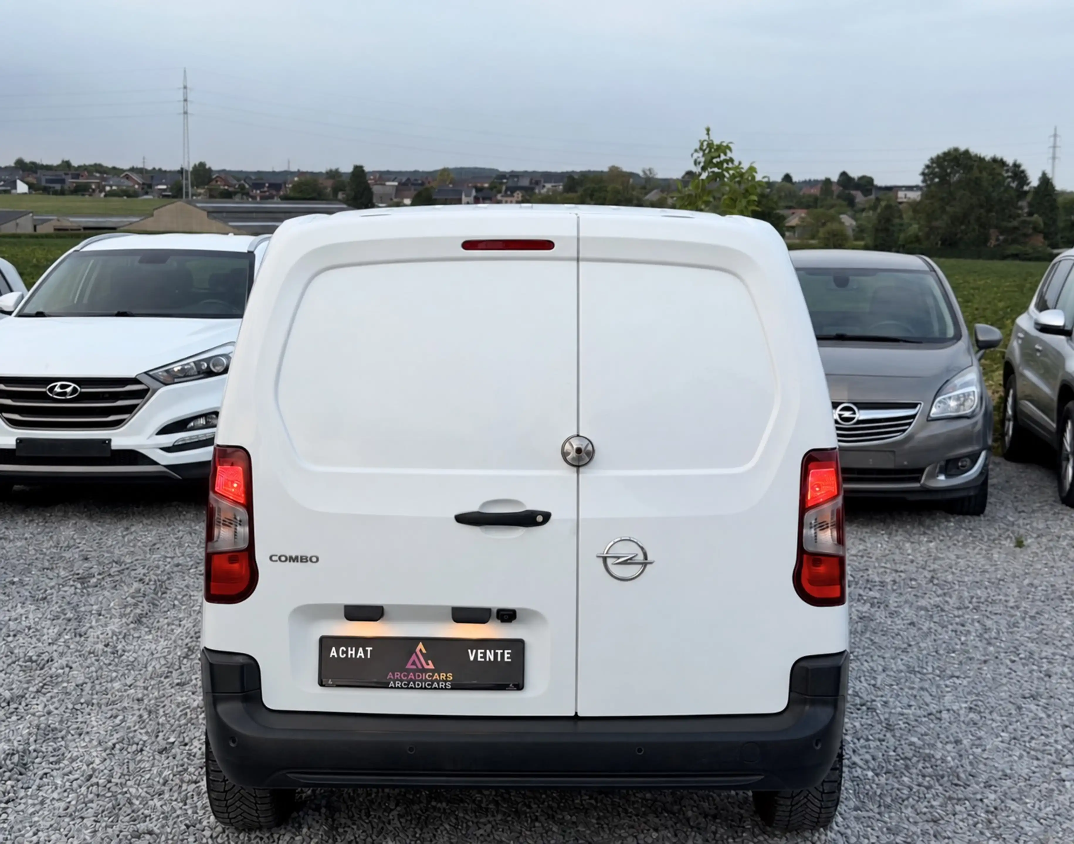 Peugeot Partner 29000 KM !! - 2022 !! - 2 PLACES - CAMERA - CAR PLAY — photo 6