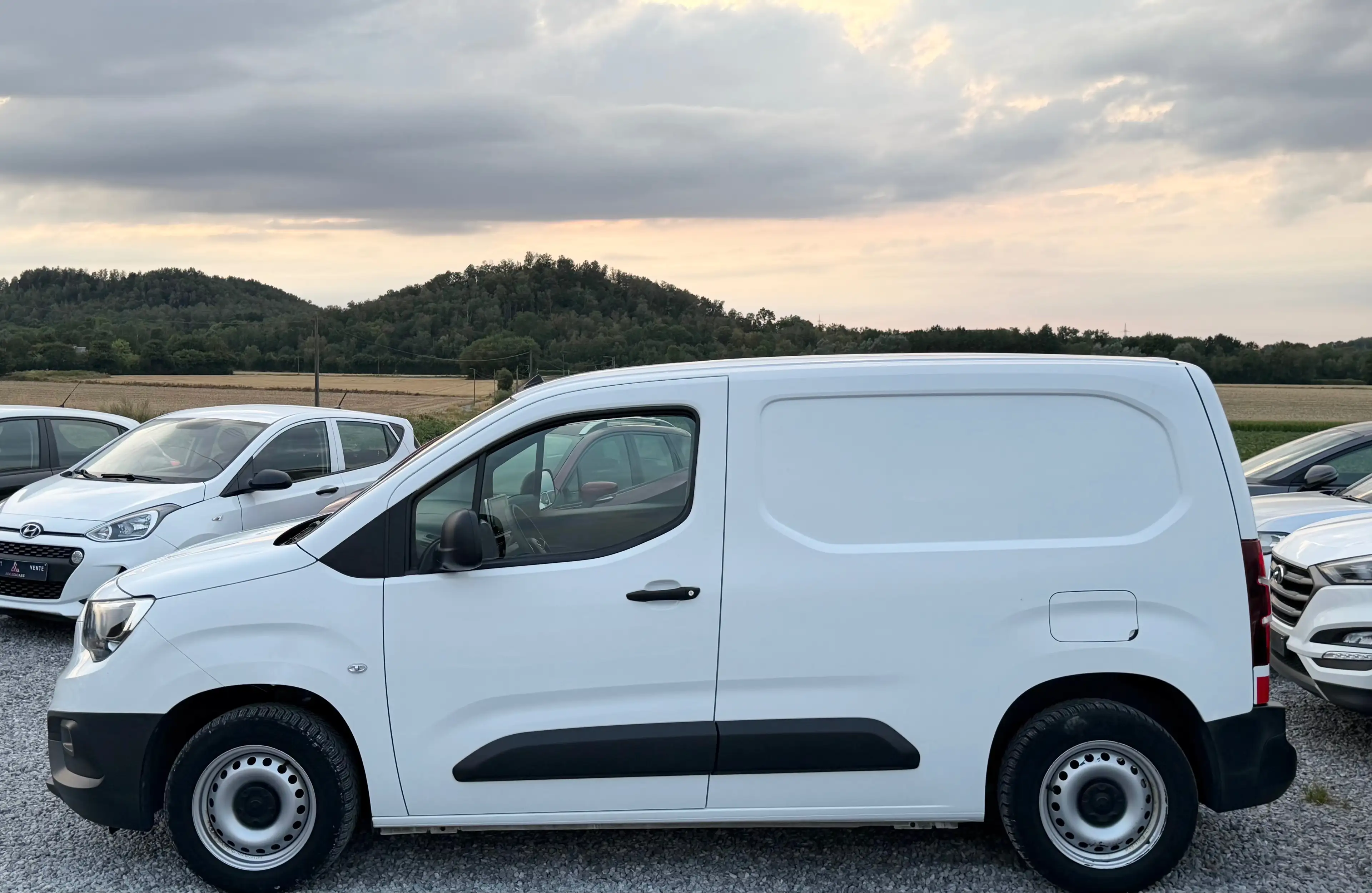 Peugeot Partner 29000 KM !! - 2022 !! - 2 PLACES - CAMERA - CAR PLAY — photo 5