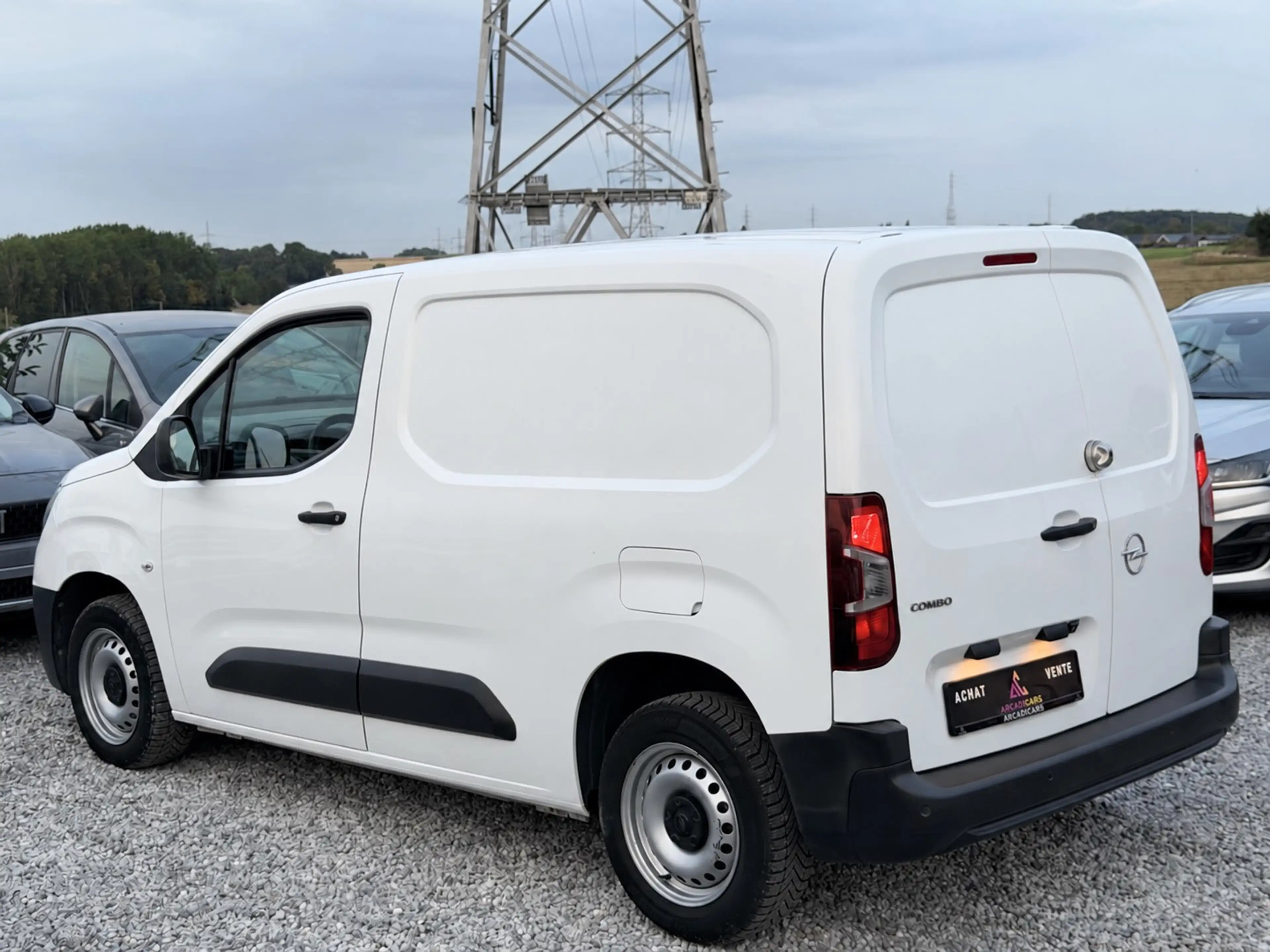 Peugeot Partner 29000 KM !! - 2022 !! - 2 PLACES - CAMERA - CAR PLAY — photo 7