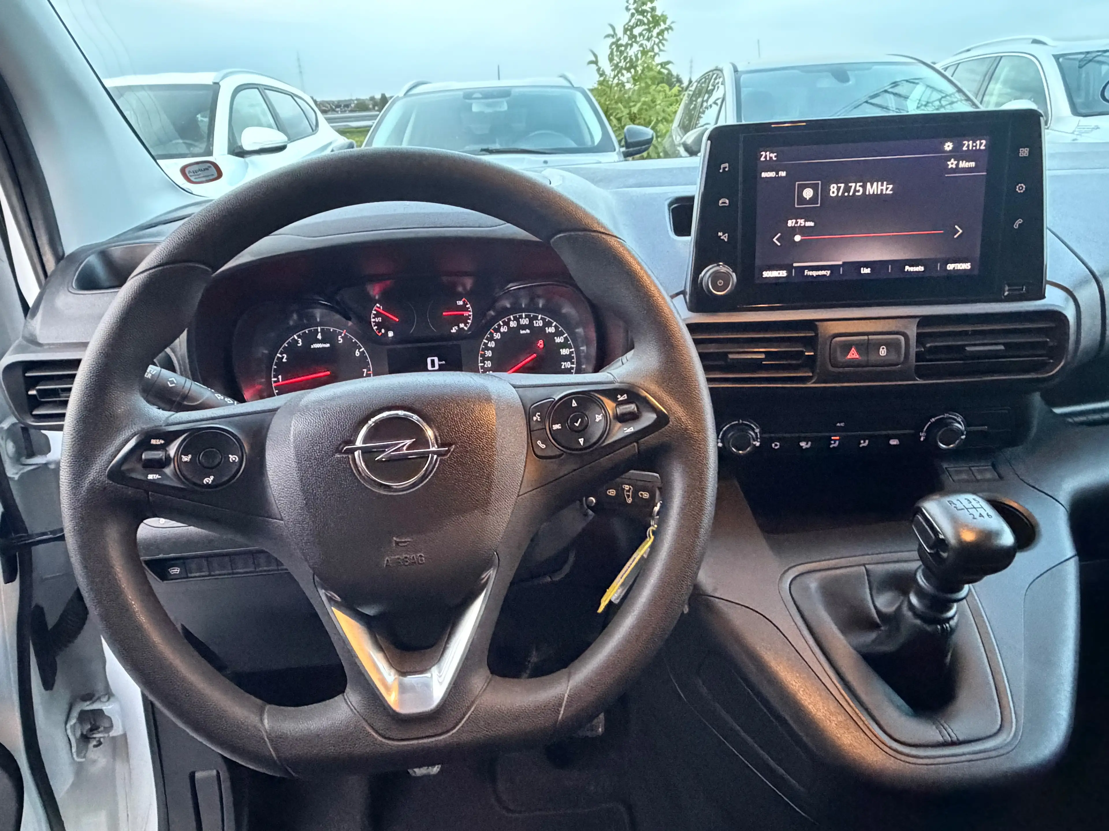 Peugeot Partner 29000 KM !! - 2022 !! - 2 PLACES - CAMERA - CAR PLAY — photo 10