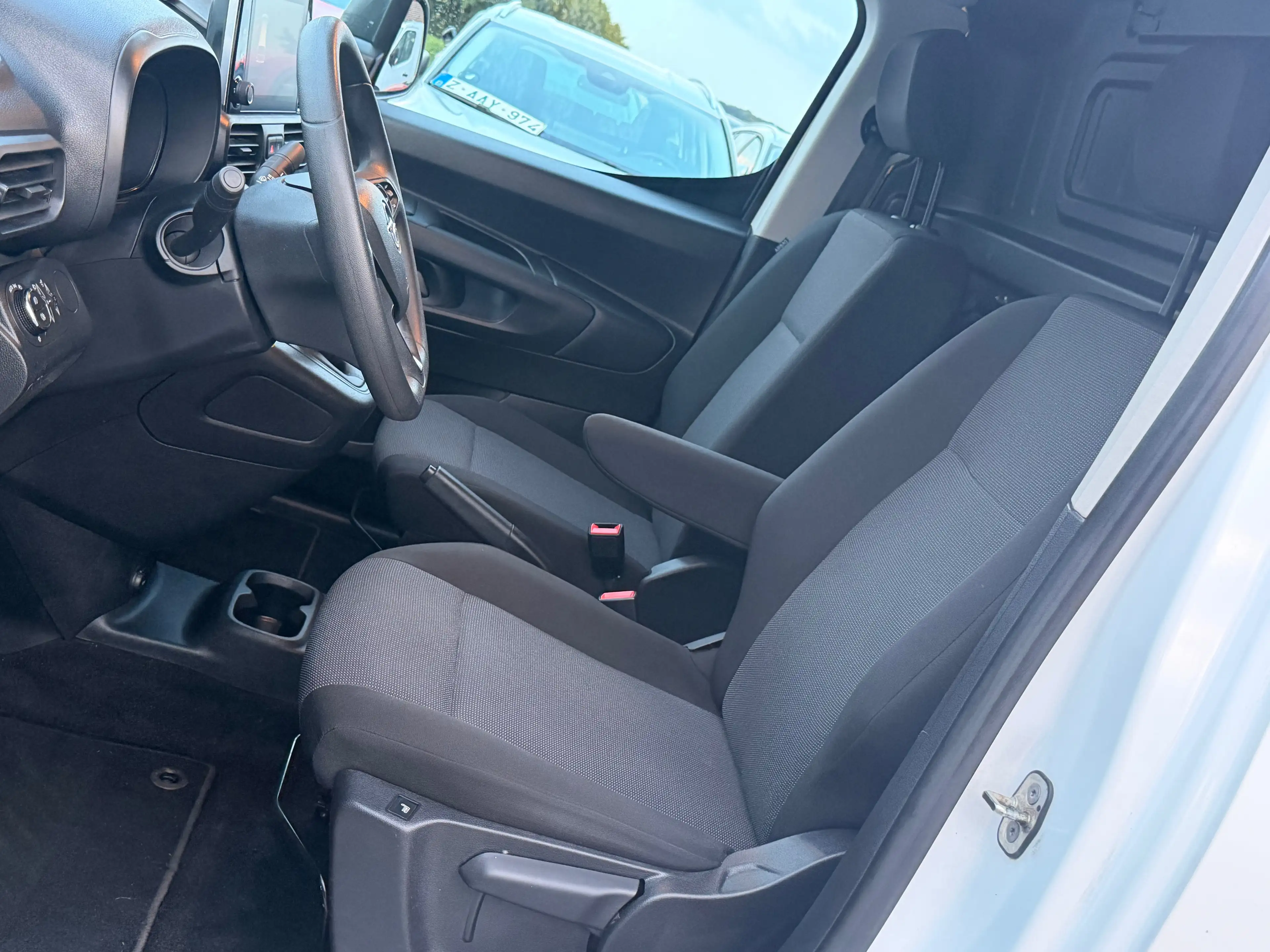 Peugeot Partner 29000 KM !! - 2022 !! - 2 PLACES - CAMERA - CAR PLAY — photo 13