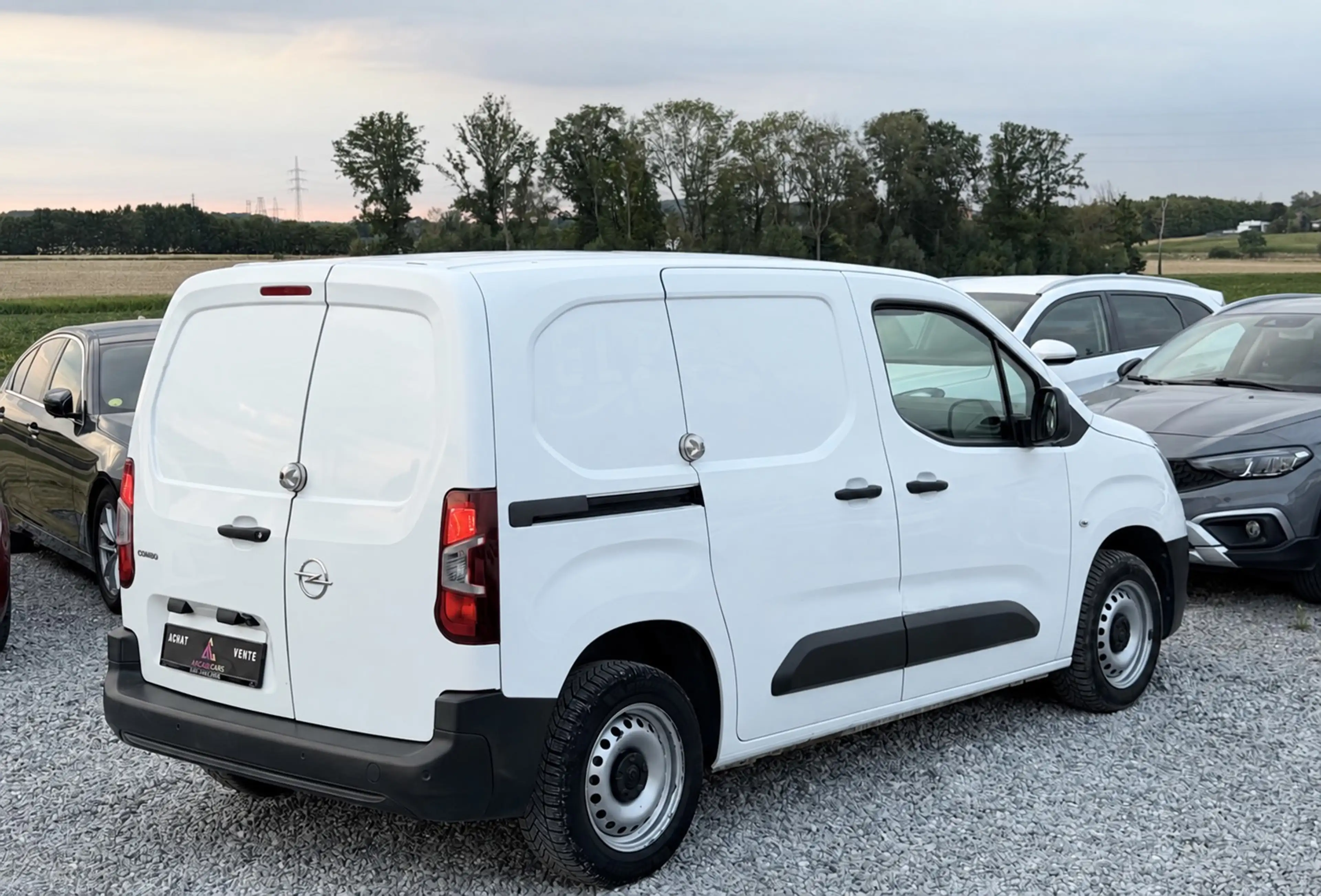 Peugeot Partner 29000 KM !! - 2022 !! - 2 PLACES - CAMERA - CAR PLAY — photo 8