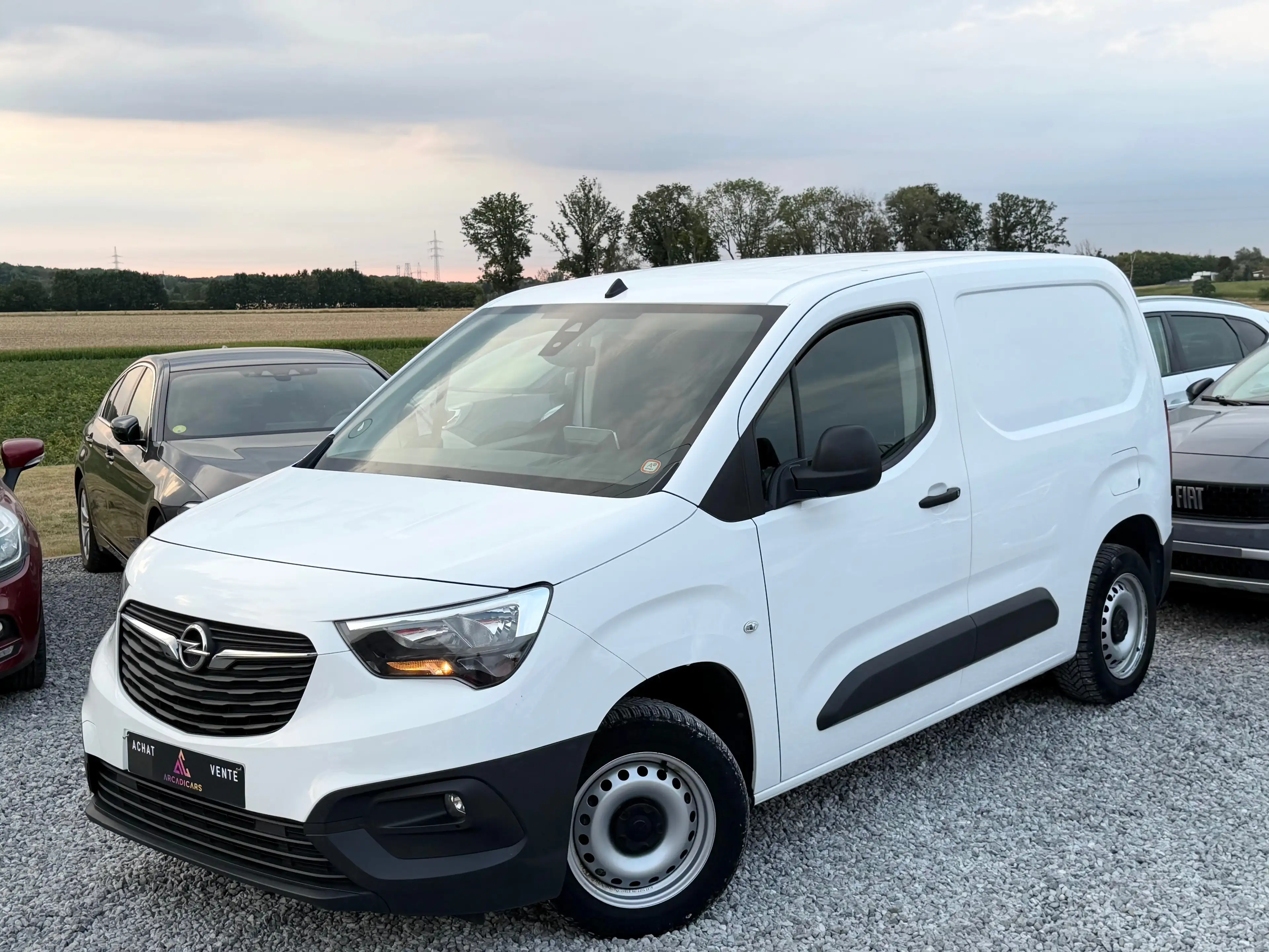 Peugeot Partner 29000 KM !! - 2022 !! - 2 PLACES - CAMERA - CAR PLAY