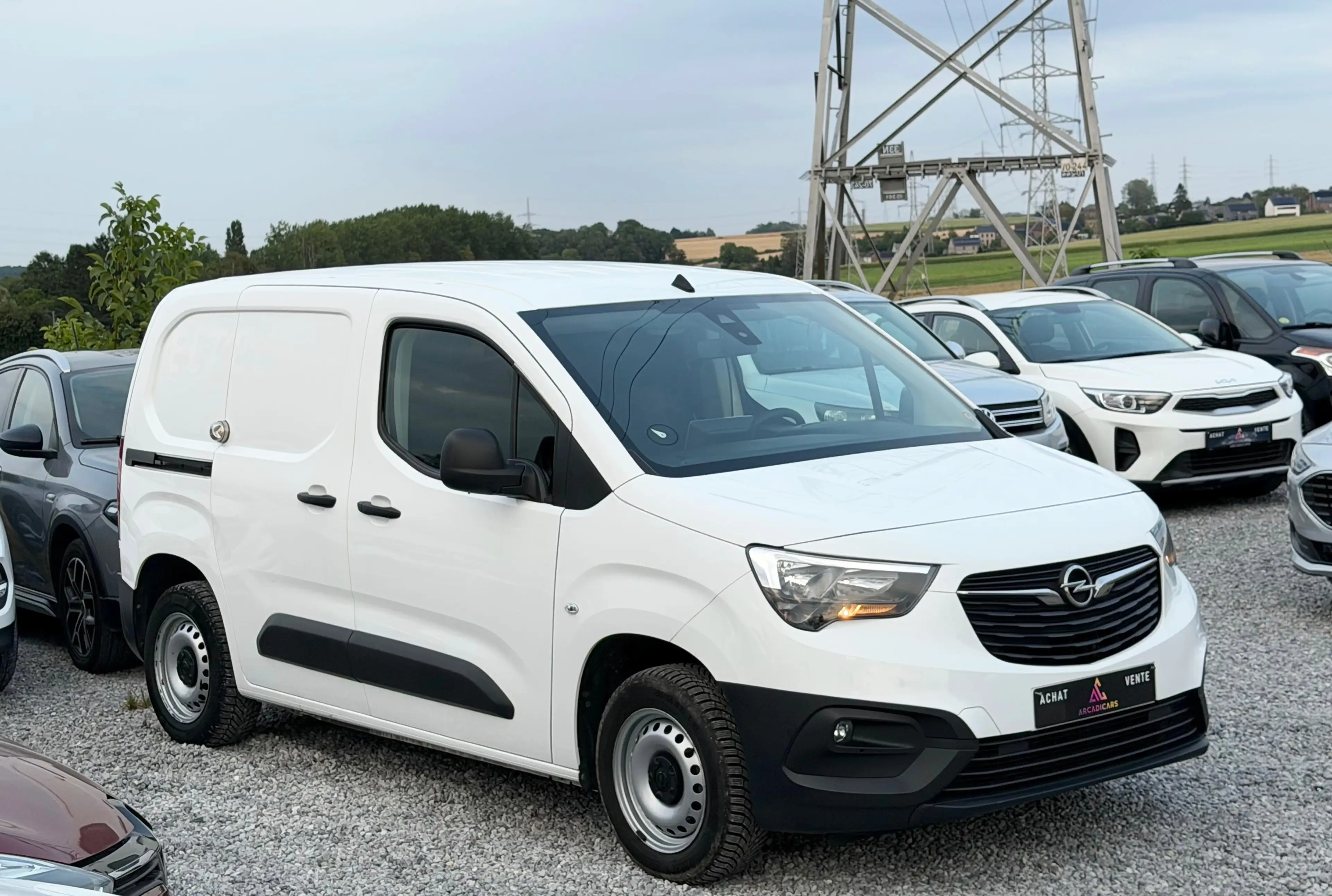 Peugeot Partner 29000 KM !! - 2022 !! - 2 PLACES - CAMERA - CAR PLAY — photo 3