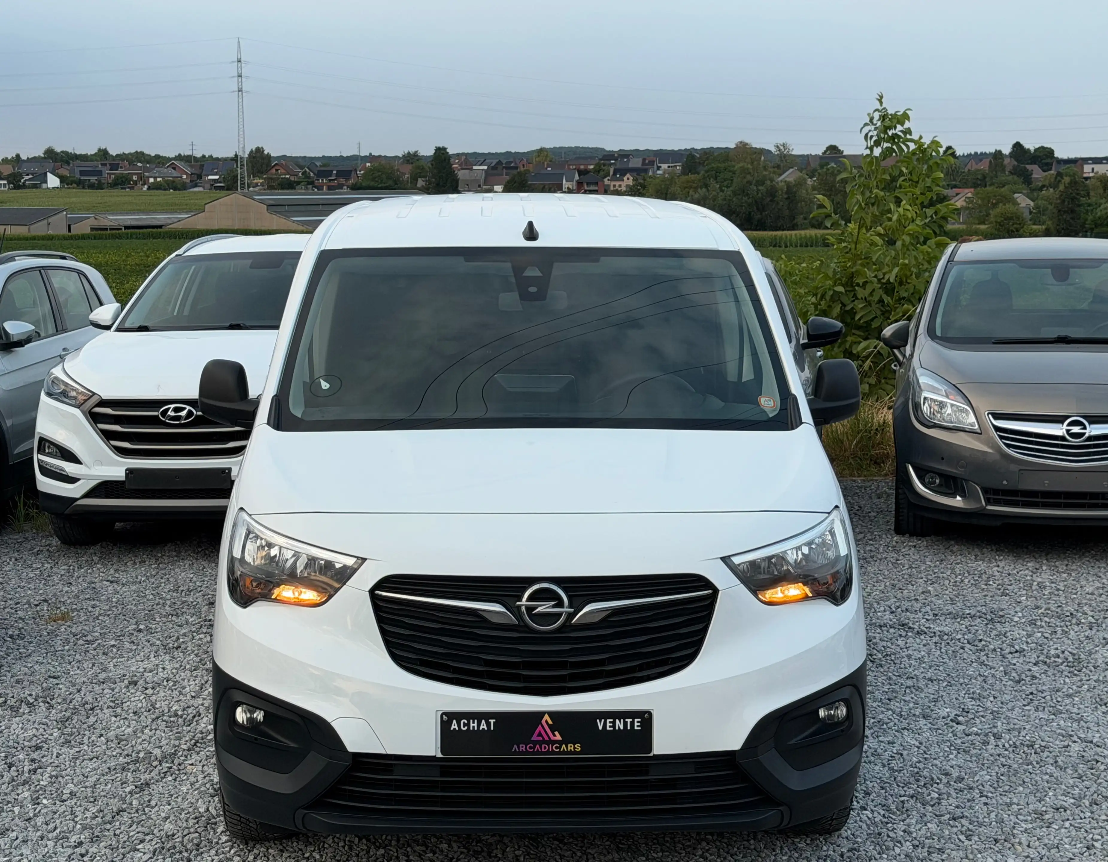 Peugeot Partner 29000 KM !! - 2022 !! - 2 PLACES - CAMERA - CAR PLAY — photo 2