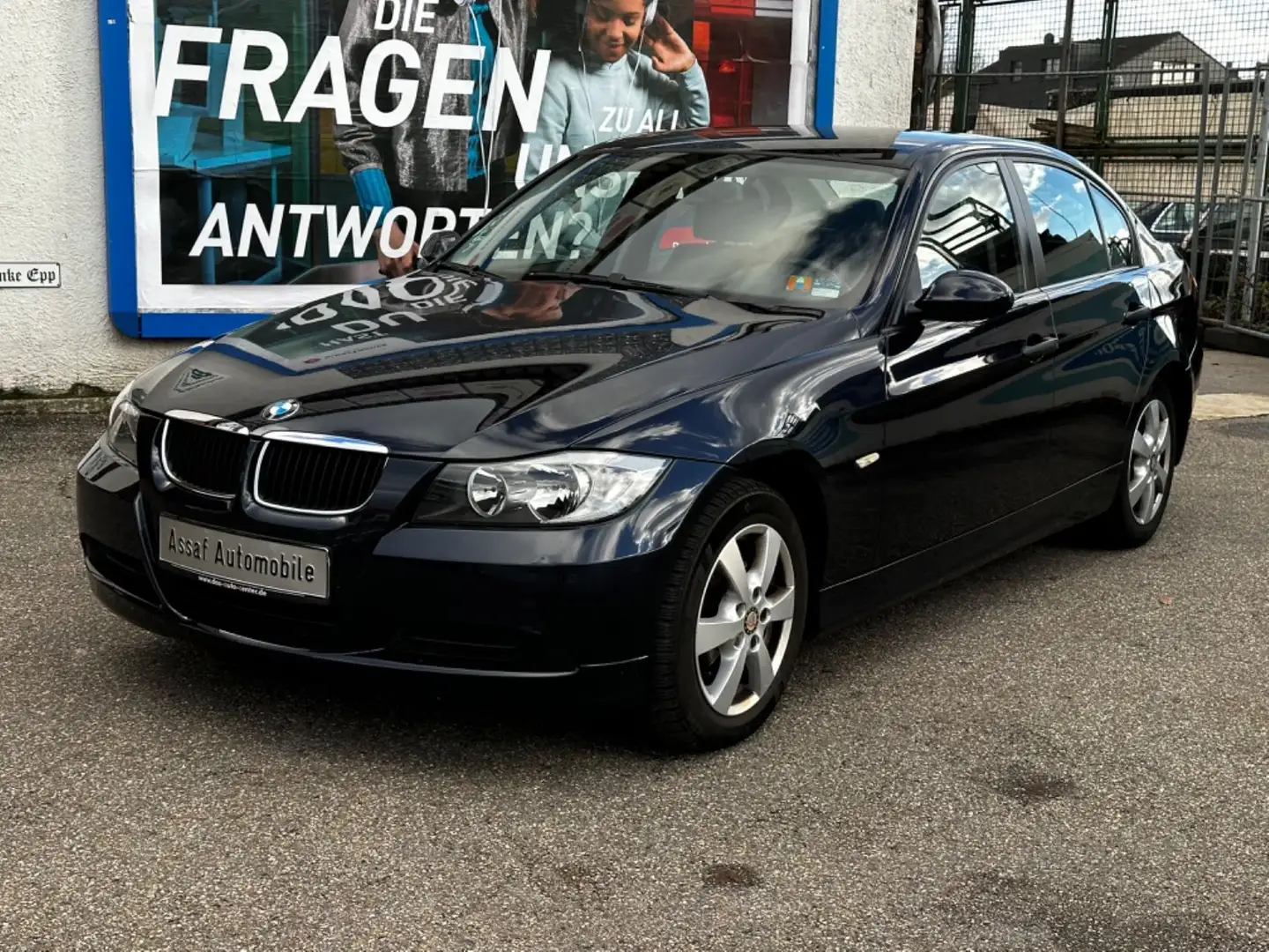 BMW 318 Limousine in Blau gebraucht in Waiblingen für € 5.900