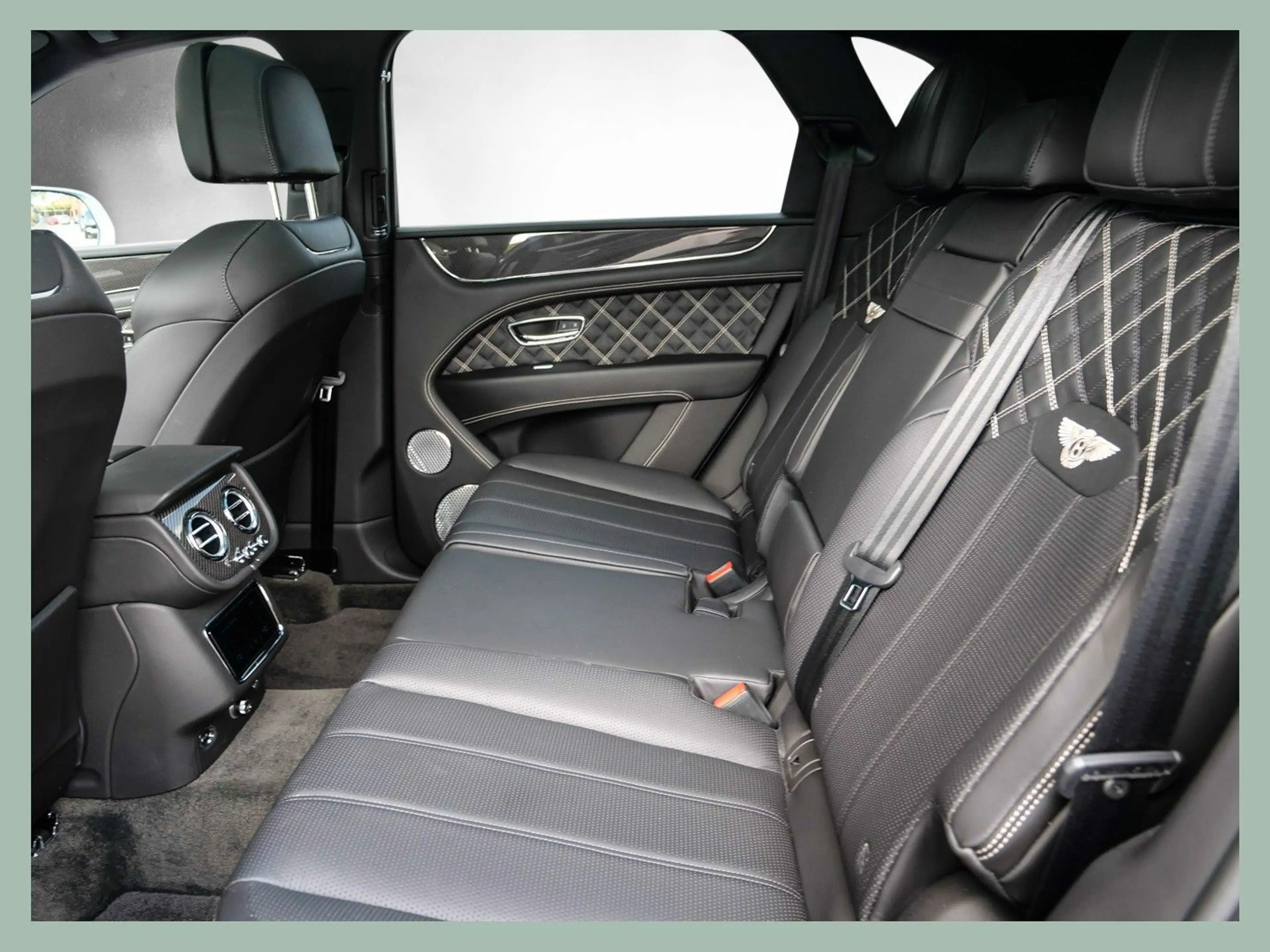 Bentley Bentayga V8 First Edition // BENTLEY DÜSSELDORF — photo 14