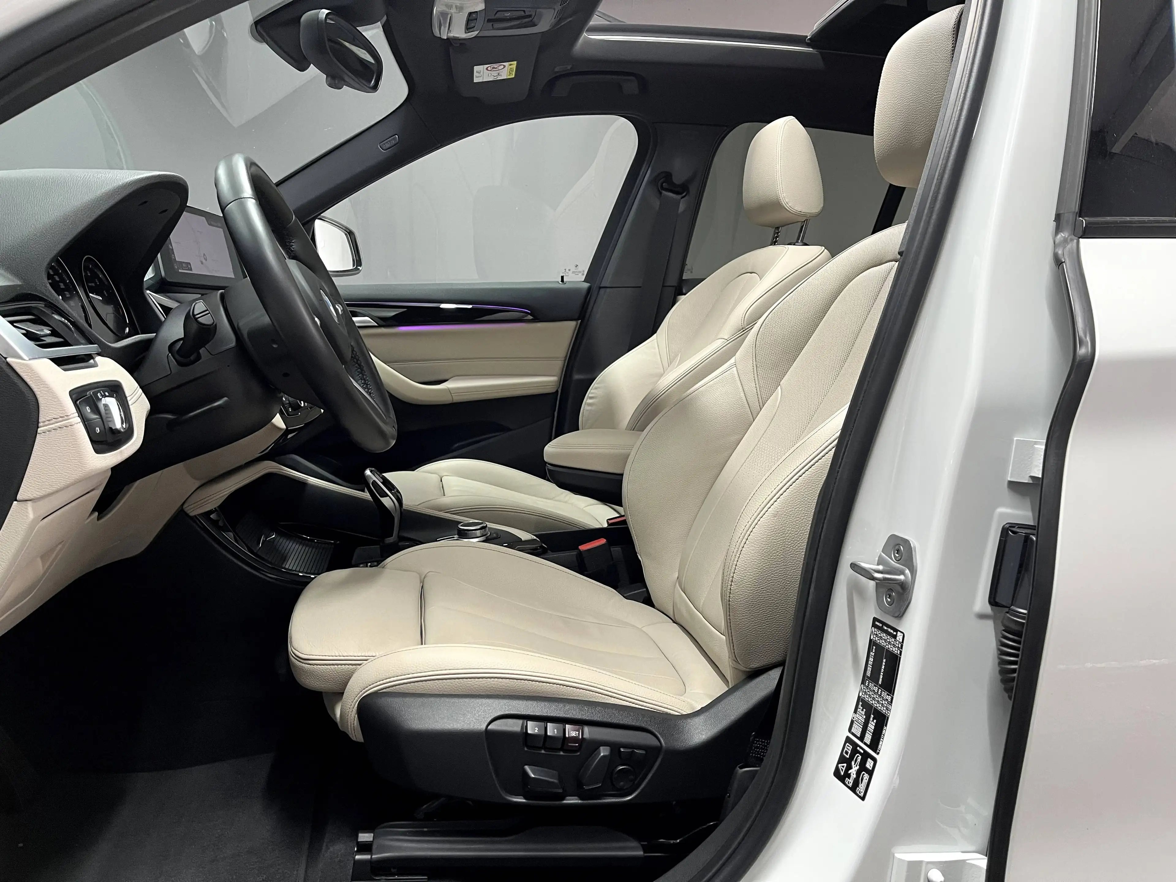 BMW X1 xDrive 20 i M Sport, PANO, HUD, R-KAMERA — photo 7