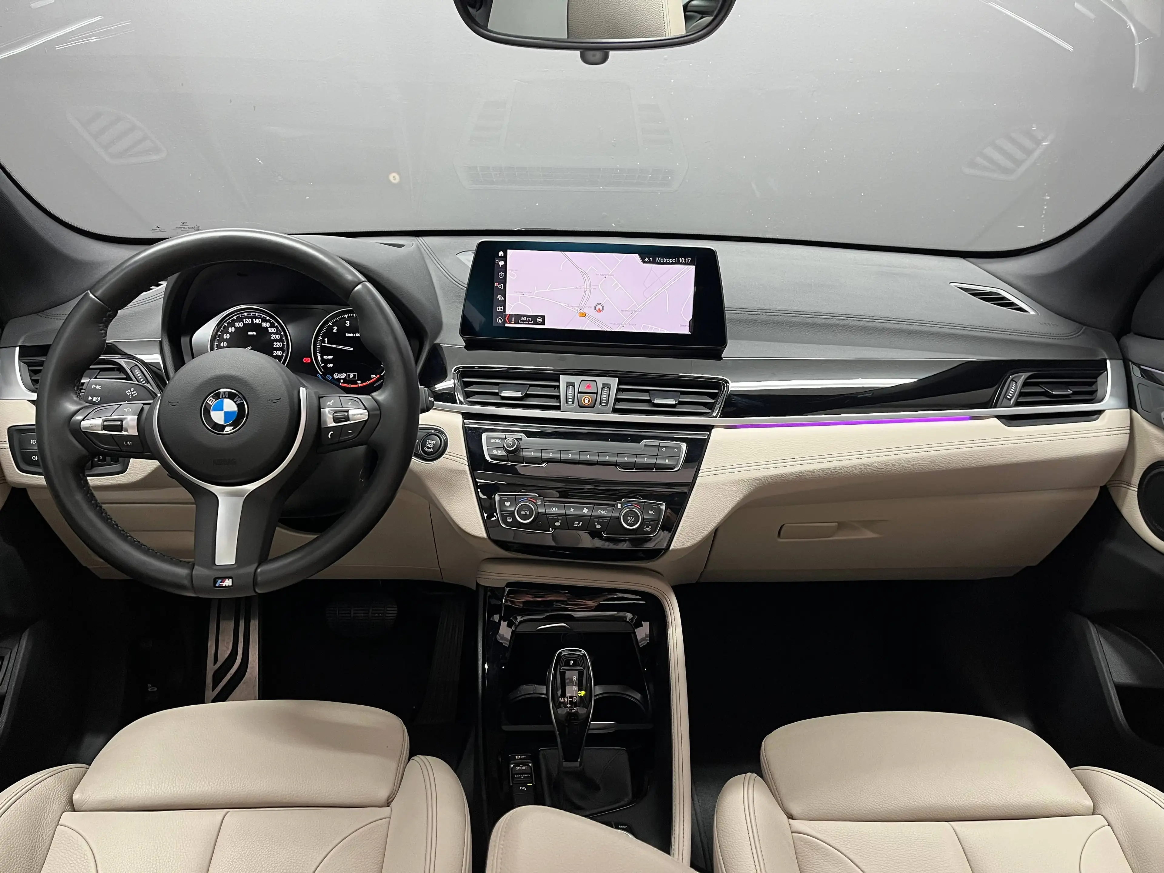 BMW X1 xDrive 20 i M Sport, PANO, HUD, R-KAMERA — photo 8