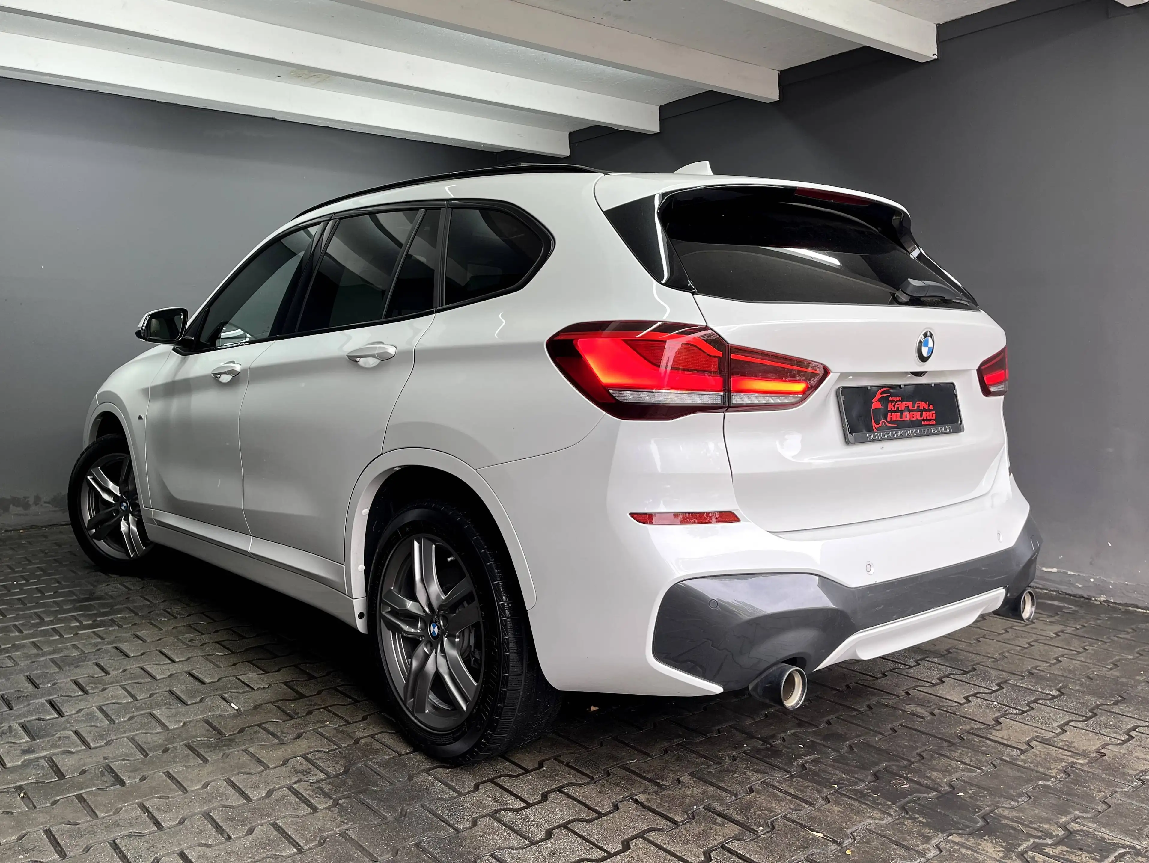 BMW X1 xDrive 20 i M Sport, PANO, HUD, R-KAMERA — photo 6