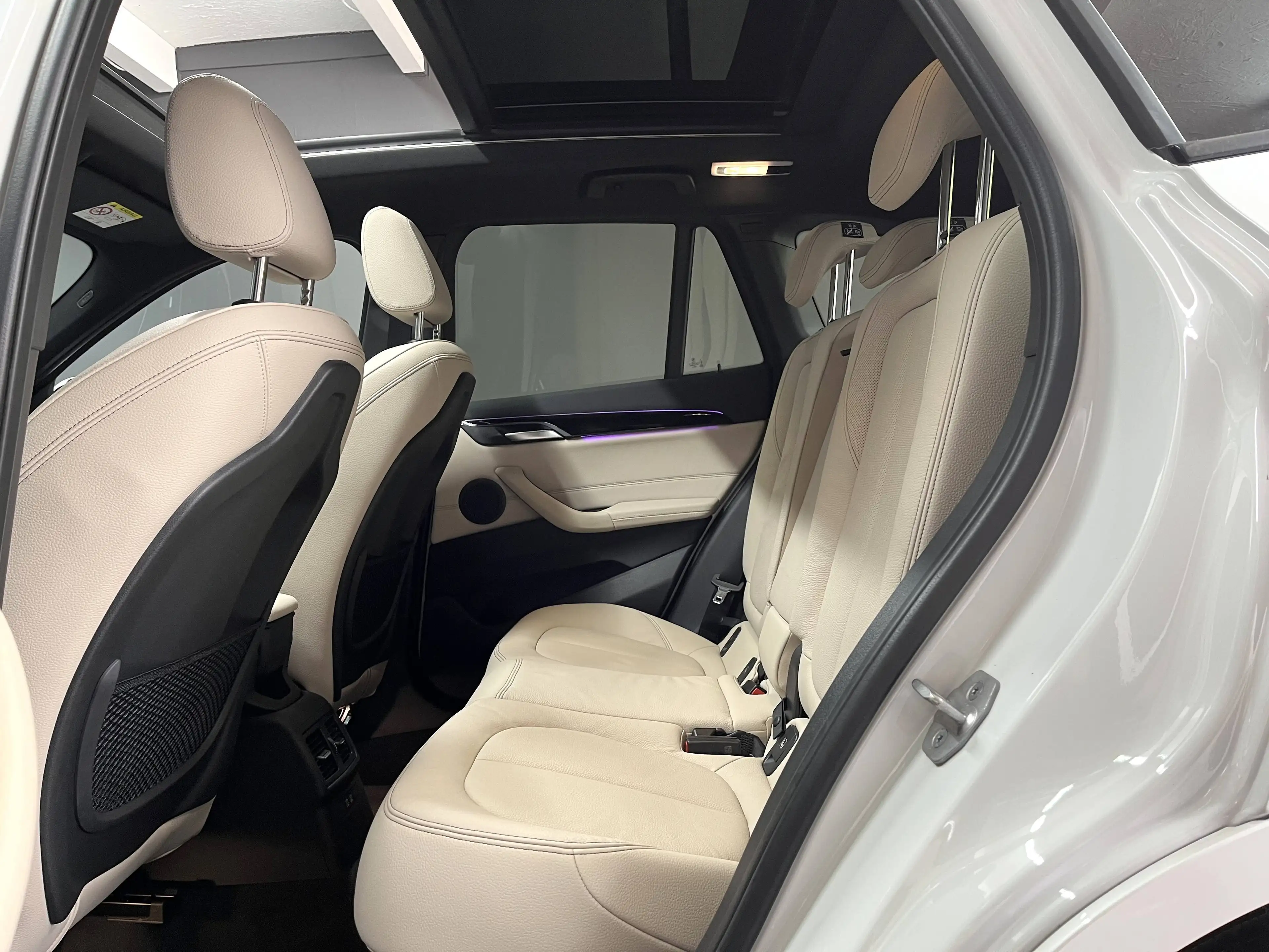 BMW X1 xDrive 20 i M Sport, PANO, HUD, R-KAMERA — photo 13