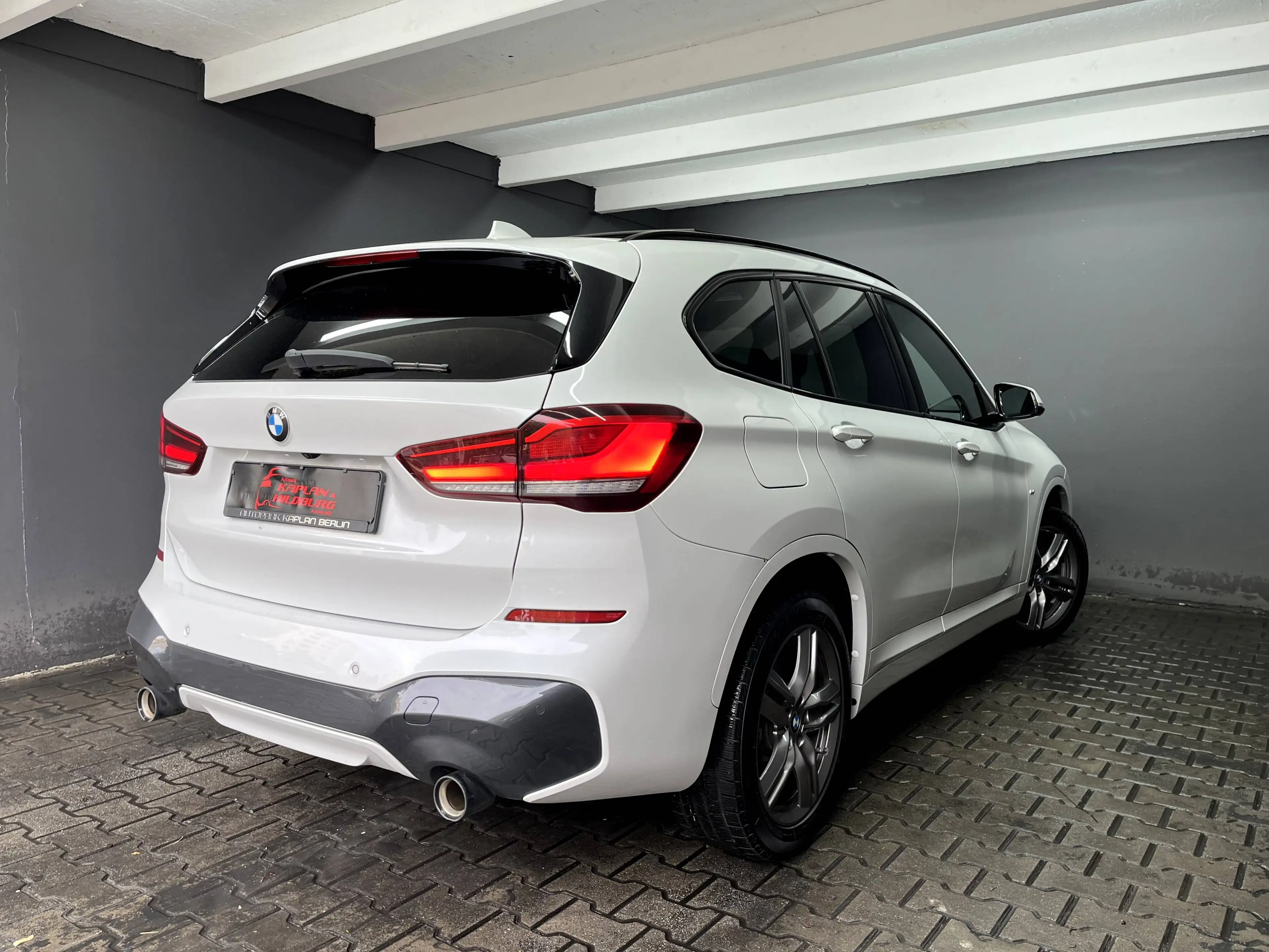 BMW X1 xDrive 20 i M Sport, PANO, HUD, R-KAMERA — photo 4