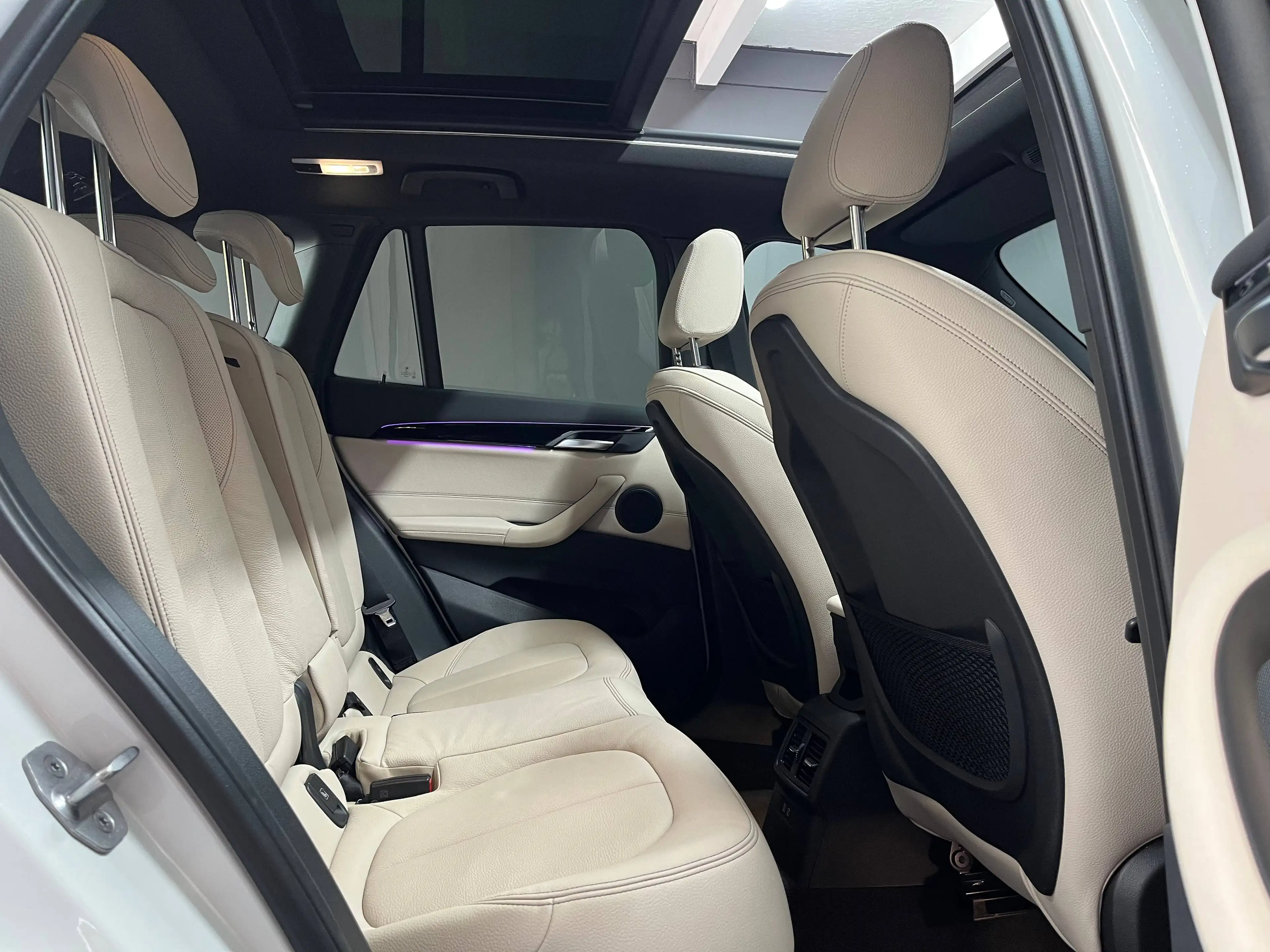 BMW X1 xDrive 20 i M Sport, PANO, HUD, R-KAMERA — photo 12