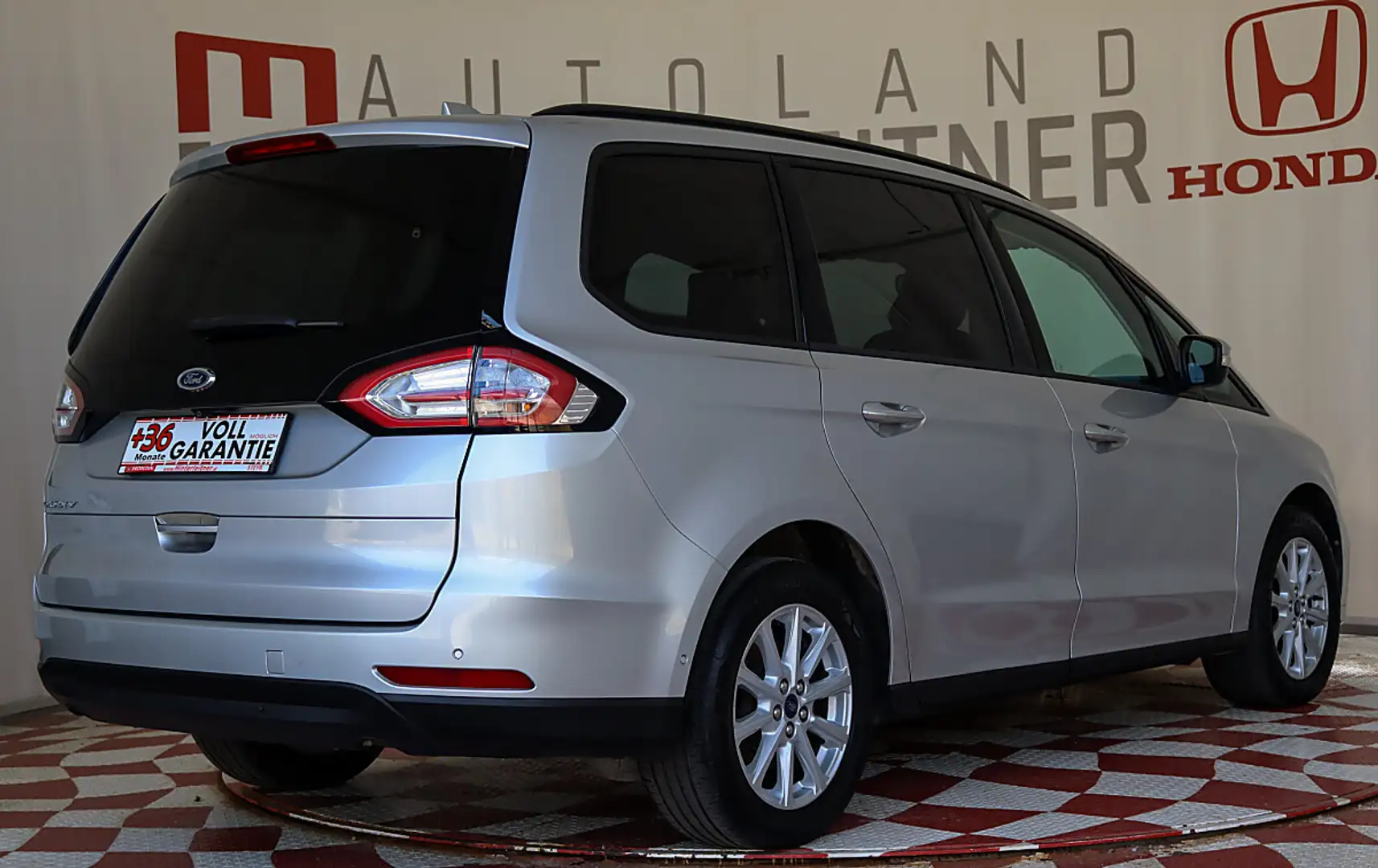 Ford Galaxy 2,0 TDCI NAVI KAMERA WINTERPAKET PDC Silber - 2