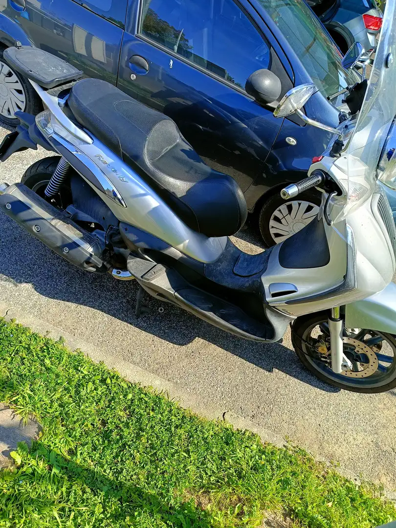 Piaggio Beverly 400 Tourer Gris - 2
