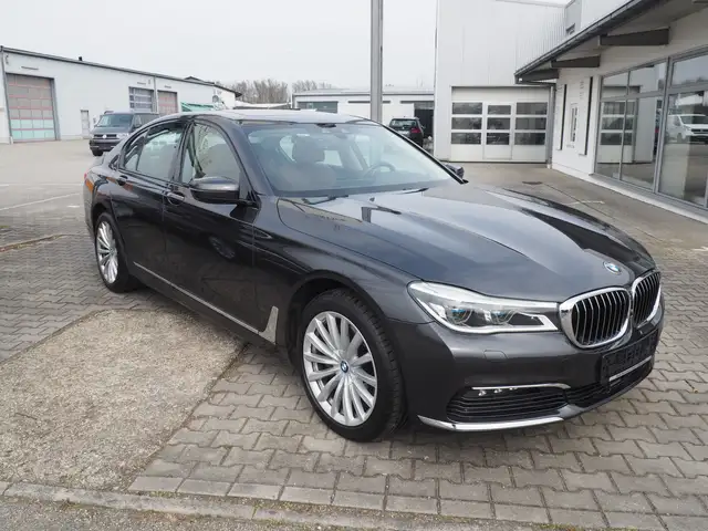 BMW 740 d xDrive*Massage*Sitzbelueft*HUD*Glasdach*Laser*