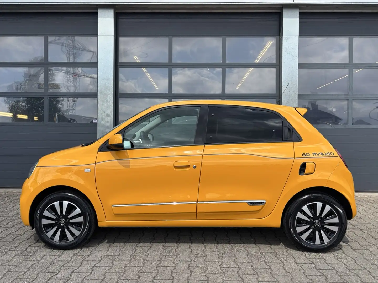 Renault Twingo 1.0 SCe 75pk Intens by Mango Jaune - 2