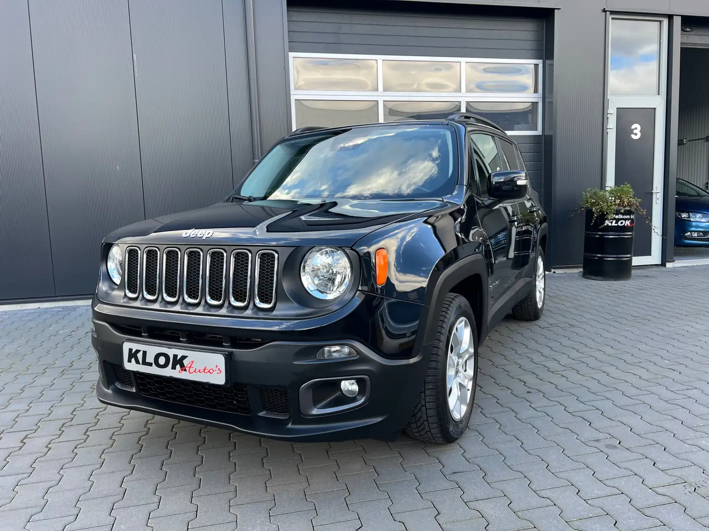 Jeep Renegade 1.4 MultiAir Longitude Zwart - 1