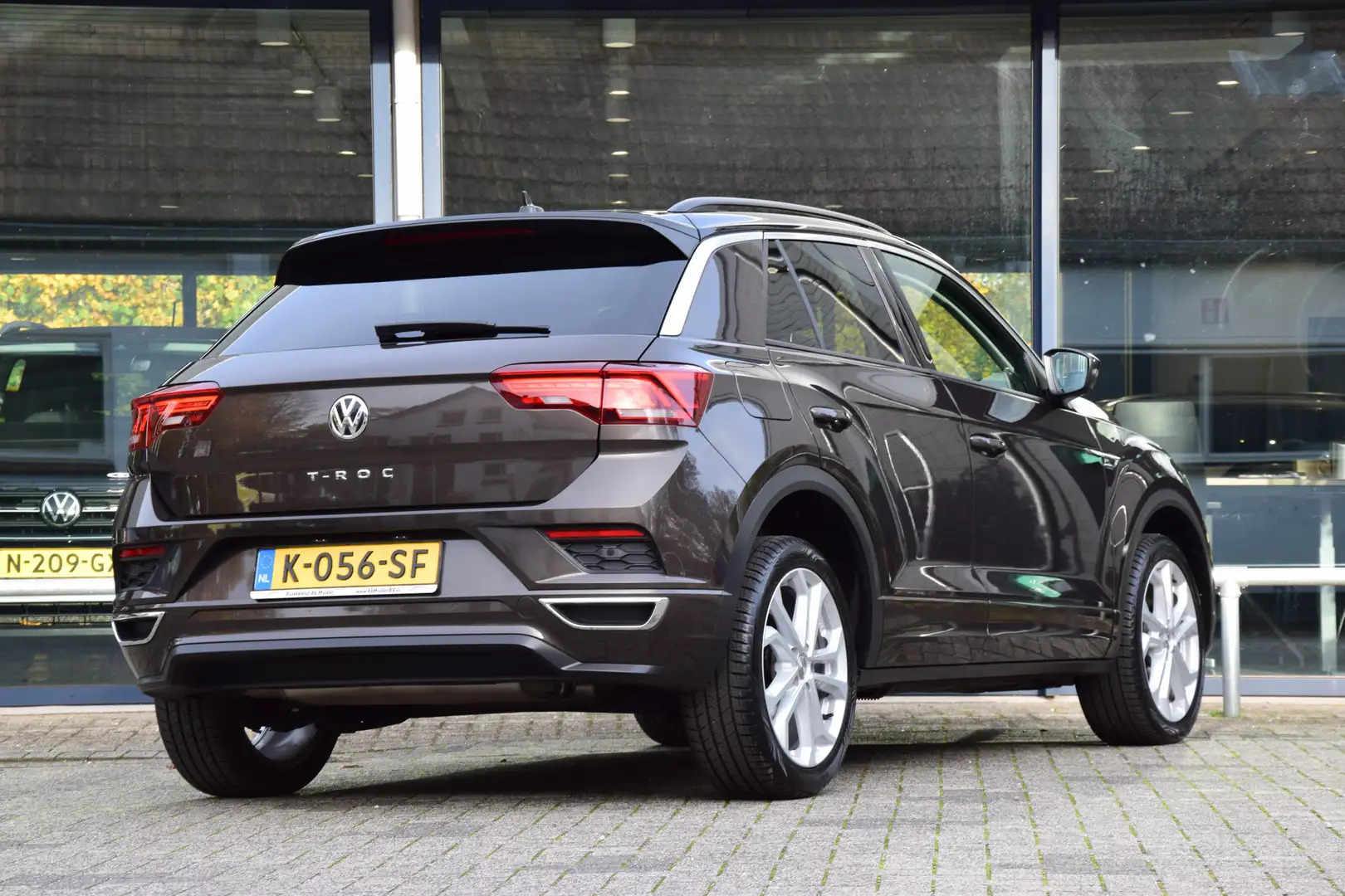 Volkswagen T-Roc 1.5 TSI Sport Business R DSG Automaat | BOVAG Gara Brun - 2
