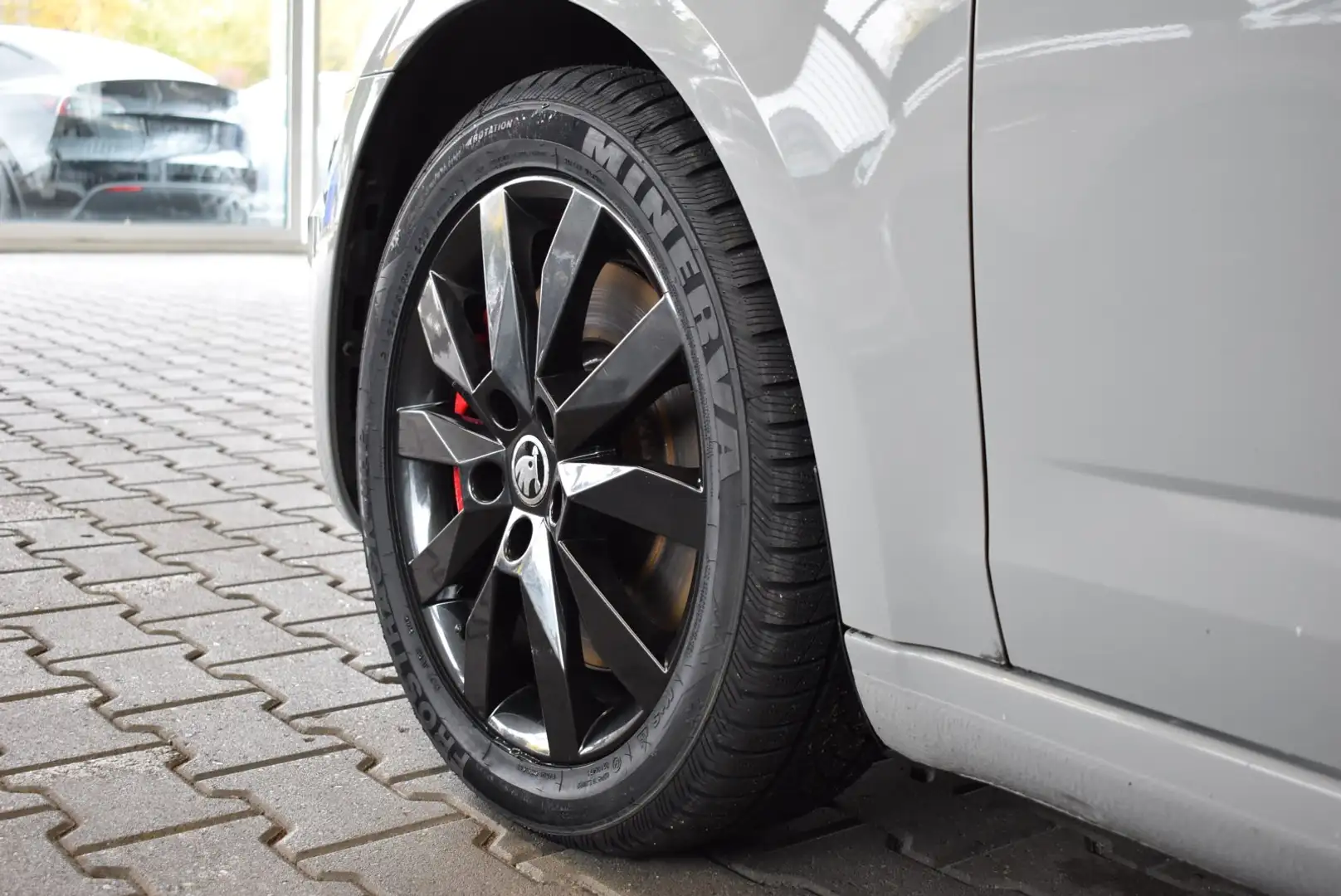 Skoda Octavia Combi 2.0 TSI RS Navi Grau - 2