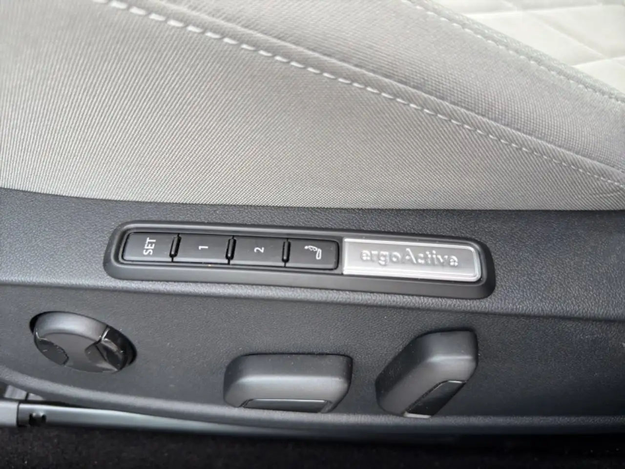 Volkswagen Golf Variant 2,0 TDI Life 11