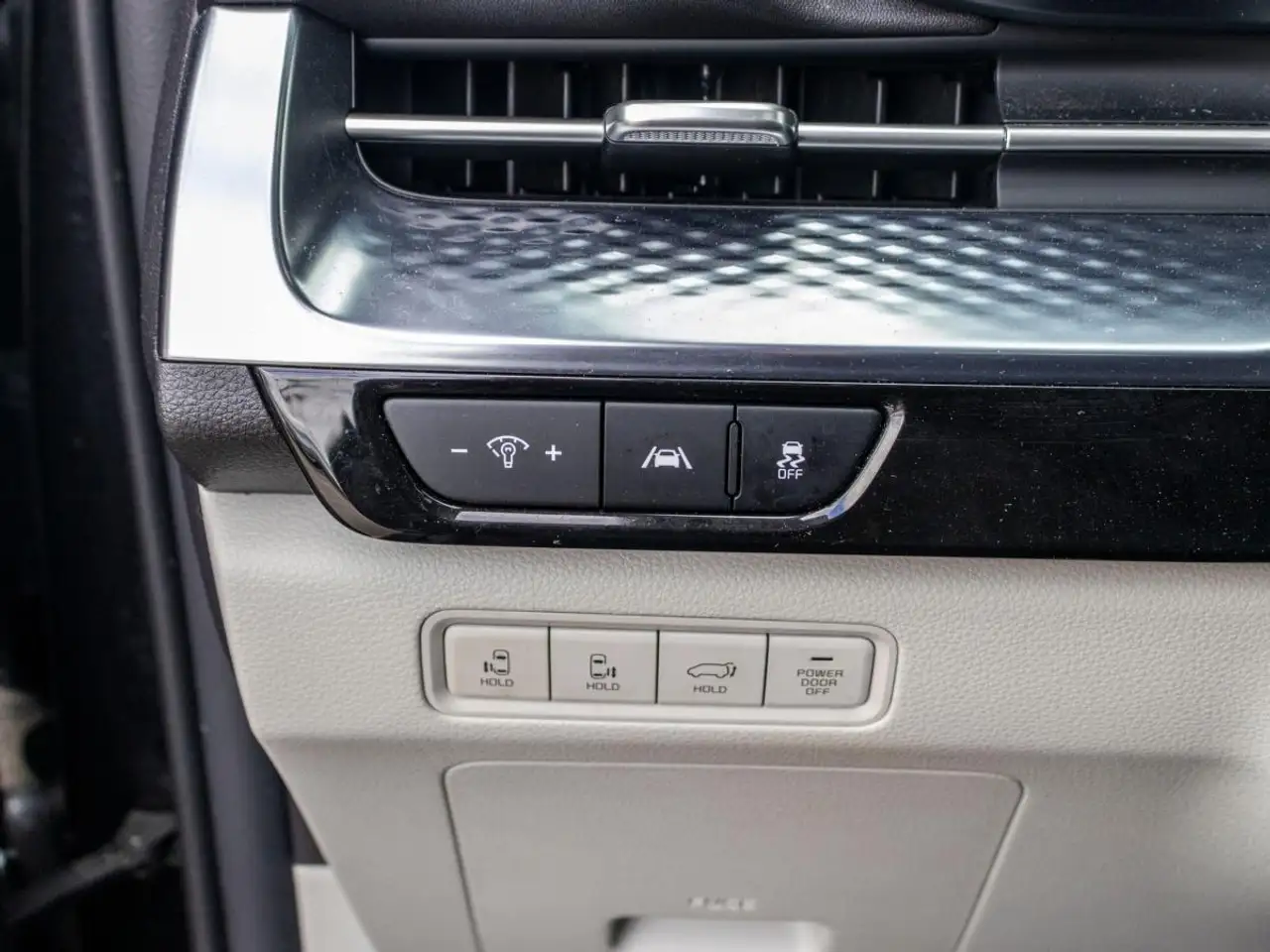 Kia Carnival снимка Kia Carnival