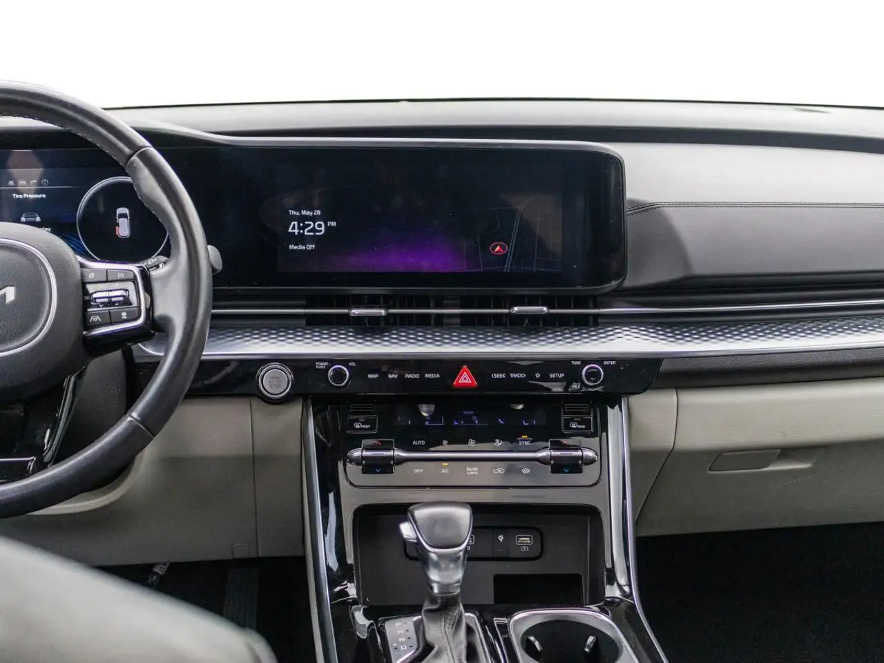 Kia Carnival снимка Kia Carnival