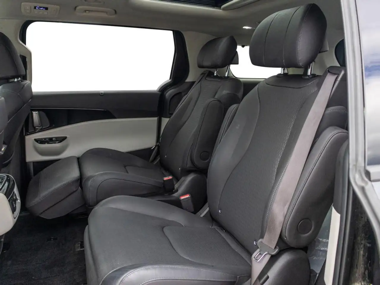 Kia Carnival снимка Kia Carnival