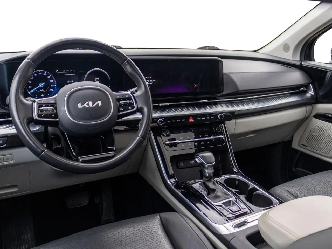 Kia Carnival снимка Kia Carnival