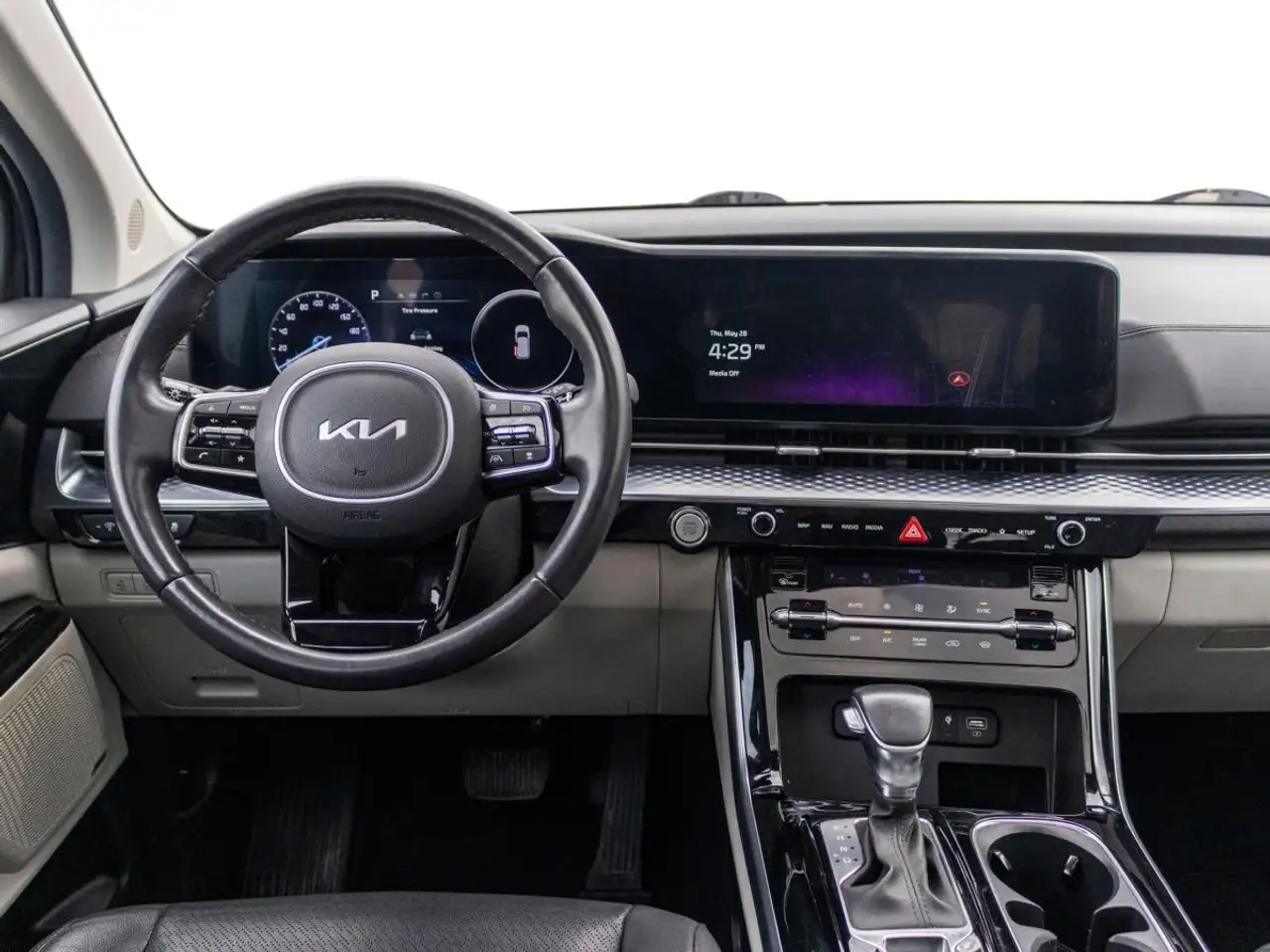 Kia Carnival снимка Kia Carnival