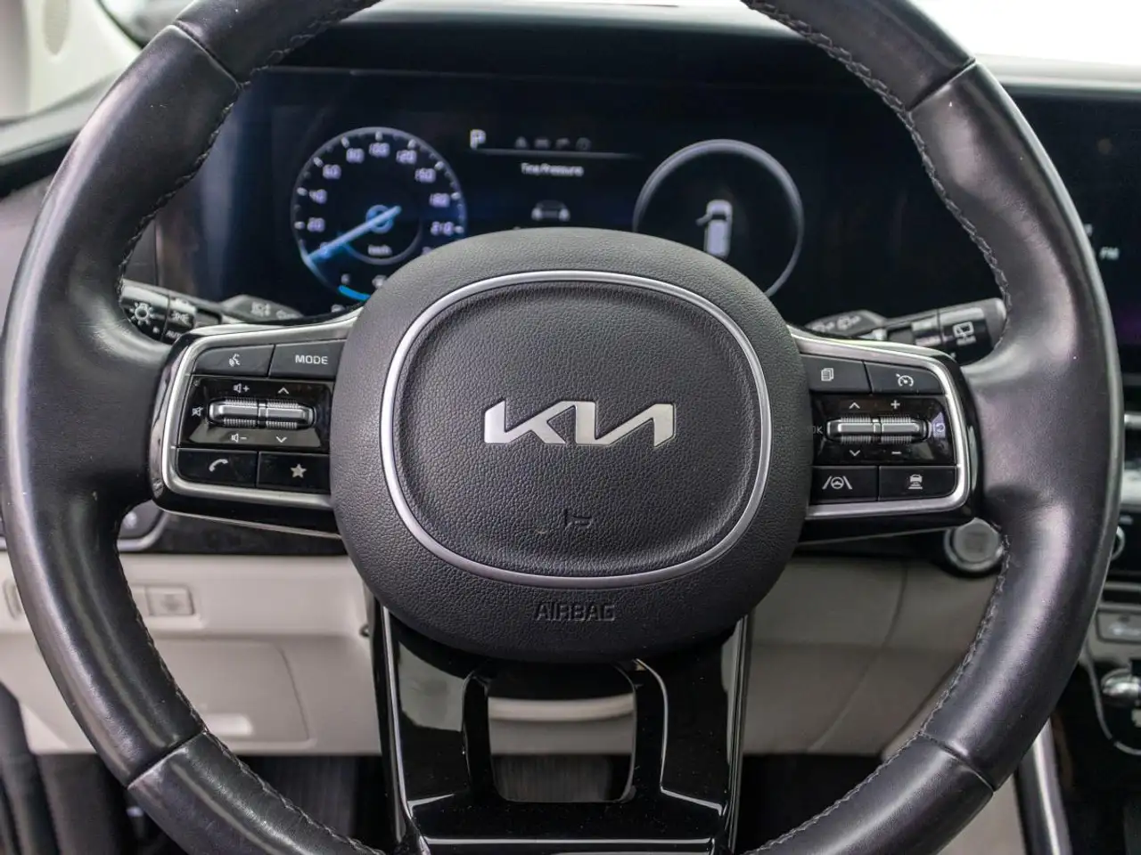 Kia Carnival снимка Kia Carnival