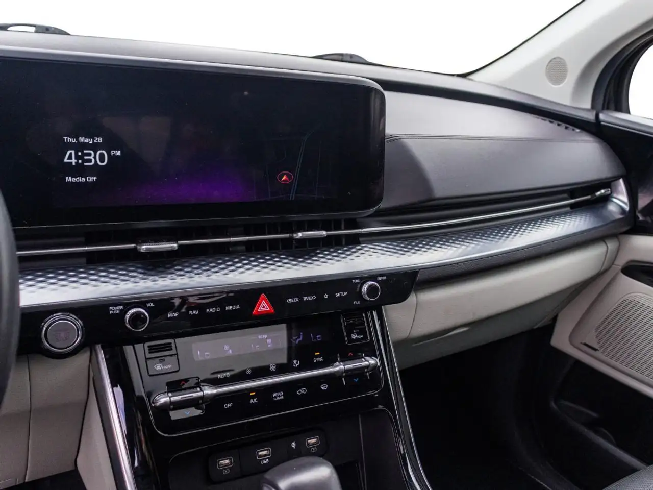 Kia Carnival снимка Kia Carnival