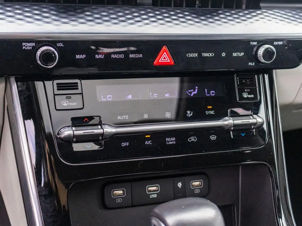 Kia Carnival снимка Kia Carnival