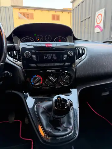 Lancia Ypsilon view 8