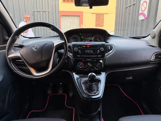 Lancia Ypsilon view 7