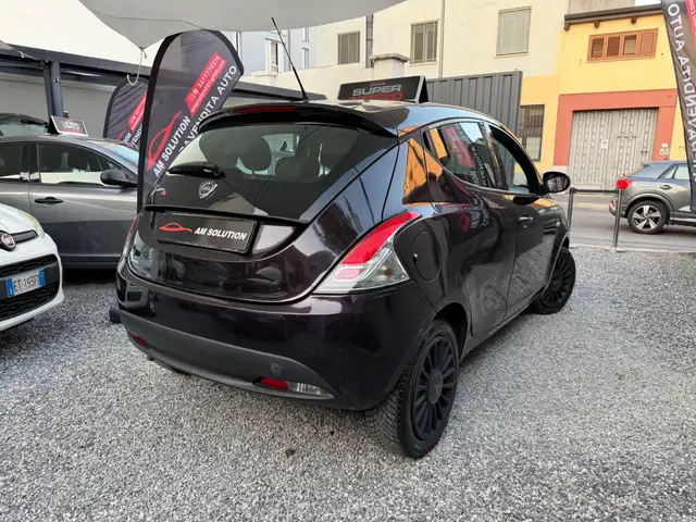Lancia Ypsilon view 3