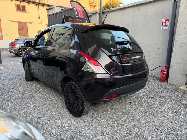Lancia Ypsilon view 4