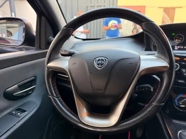 Lancia Ypsilon view 10