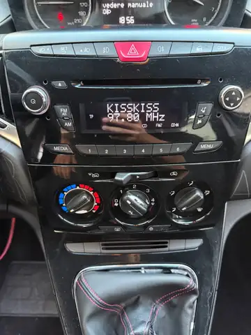 Lancia Ypsilon view 9