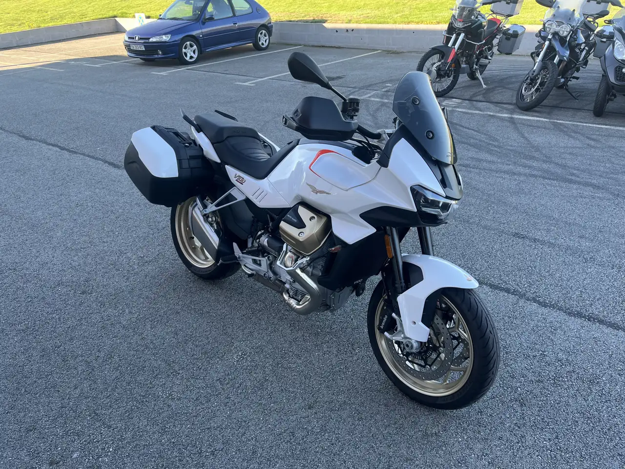 Moto Guzzi V 100