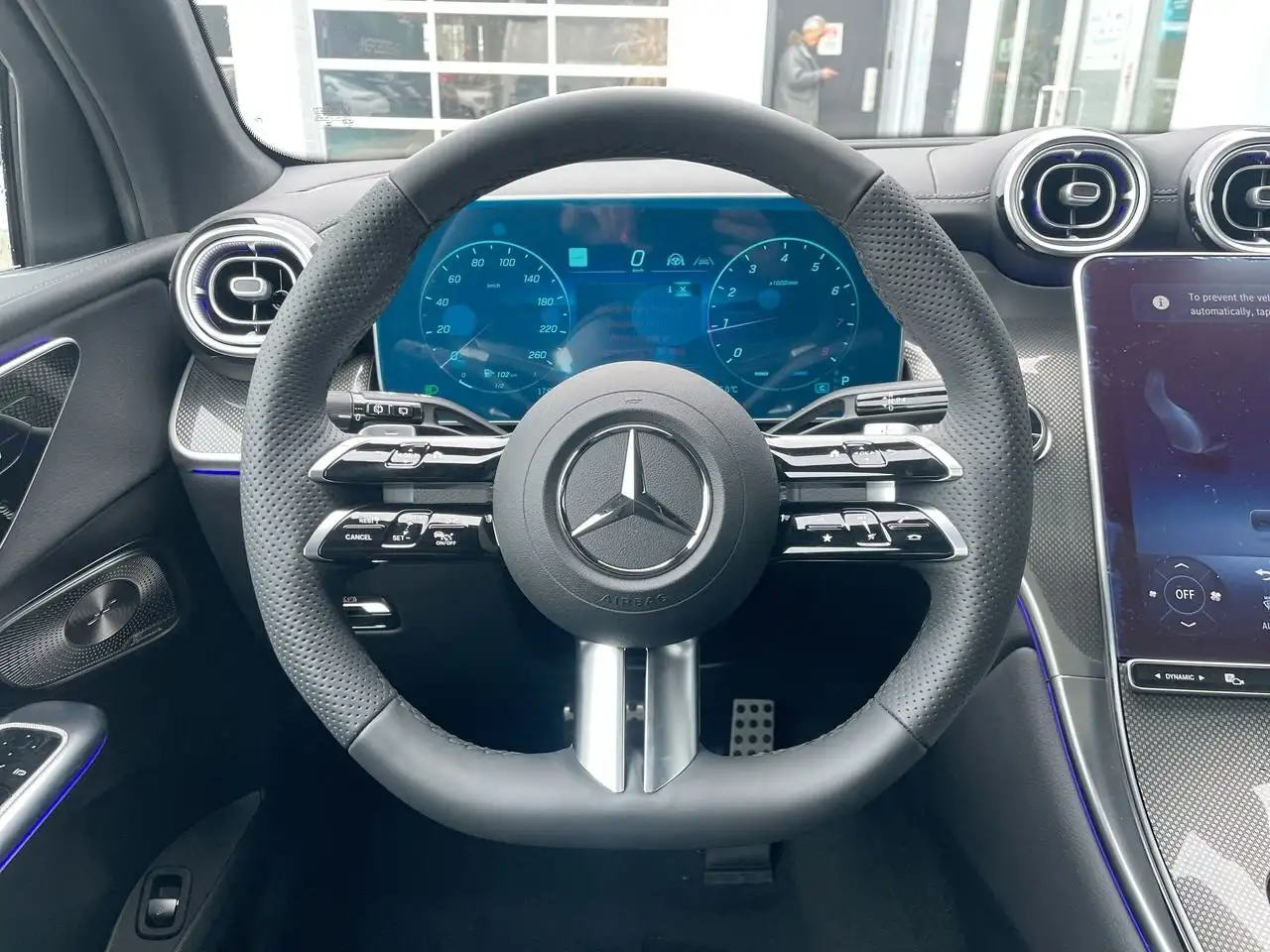 Mercedes-Benz GLC снимка Mercedes-Benz GLC