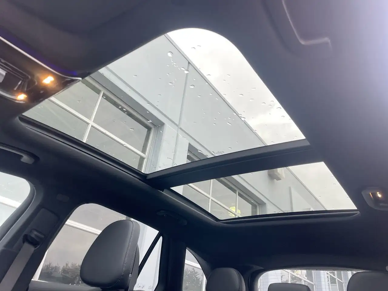 Mercedes-Benz GLC снимка Mercedes-Benz GLC