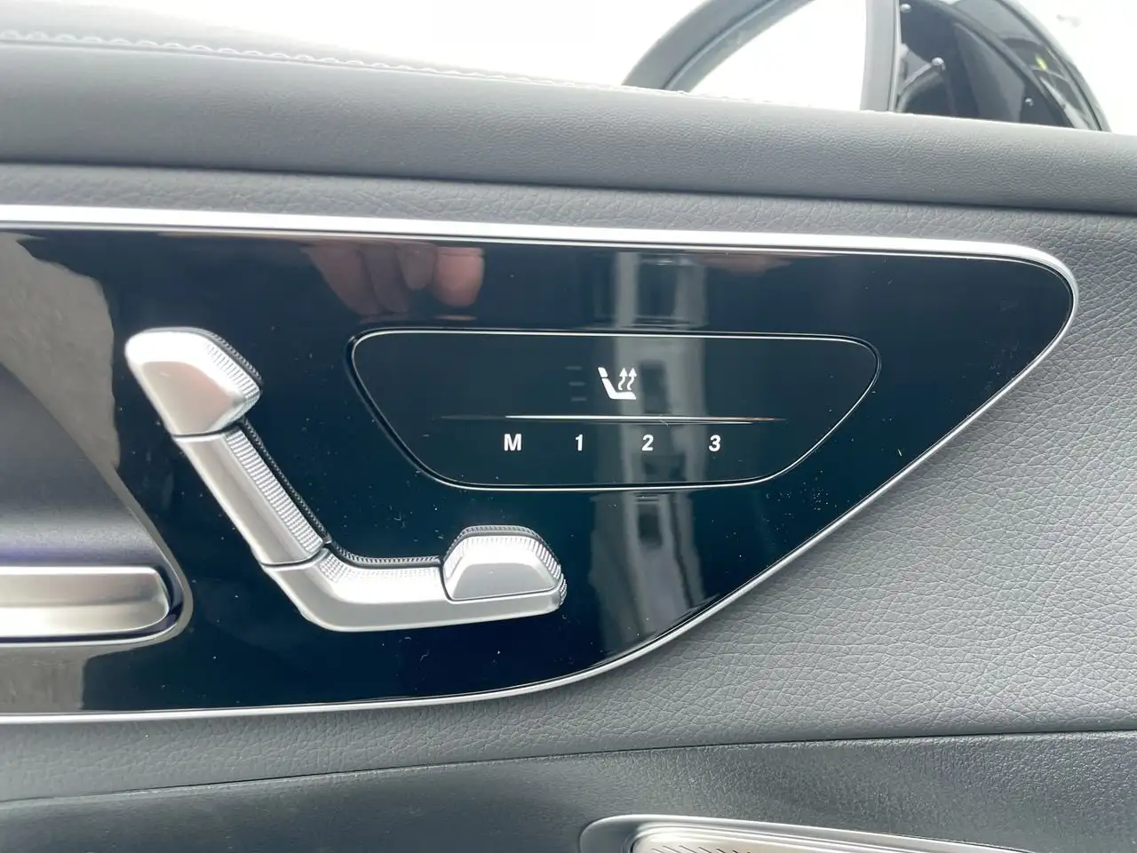 Mercedes-Benz GLC снимка Mercedes-Benz GLC