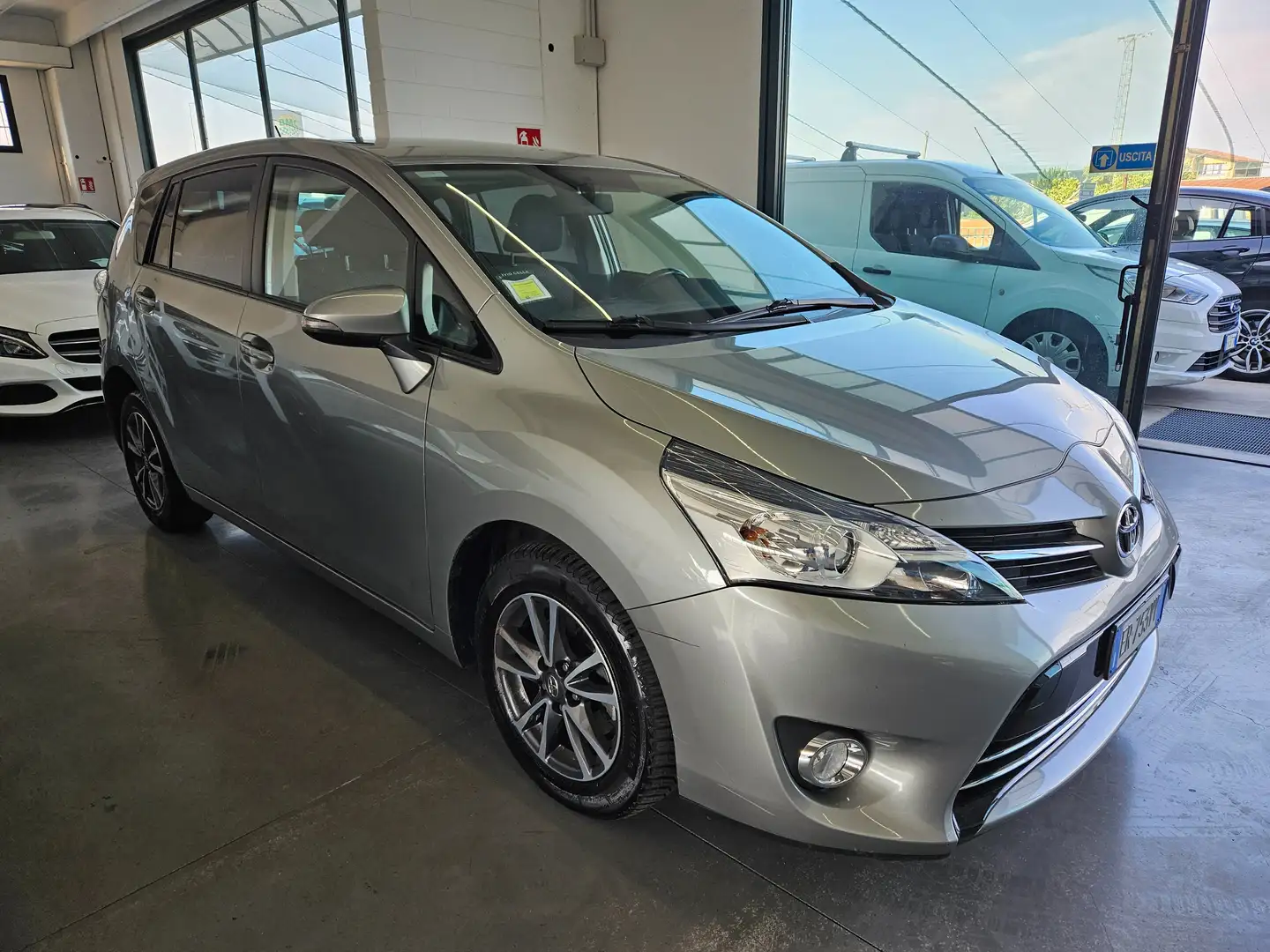 Toyota Verso 2.0d Active 7pti NEOPATENTATI Beige - 1