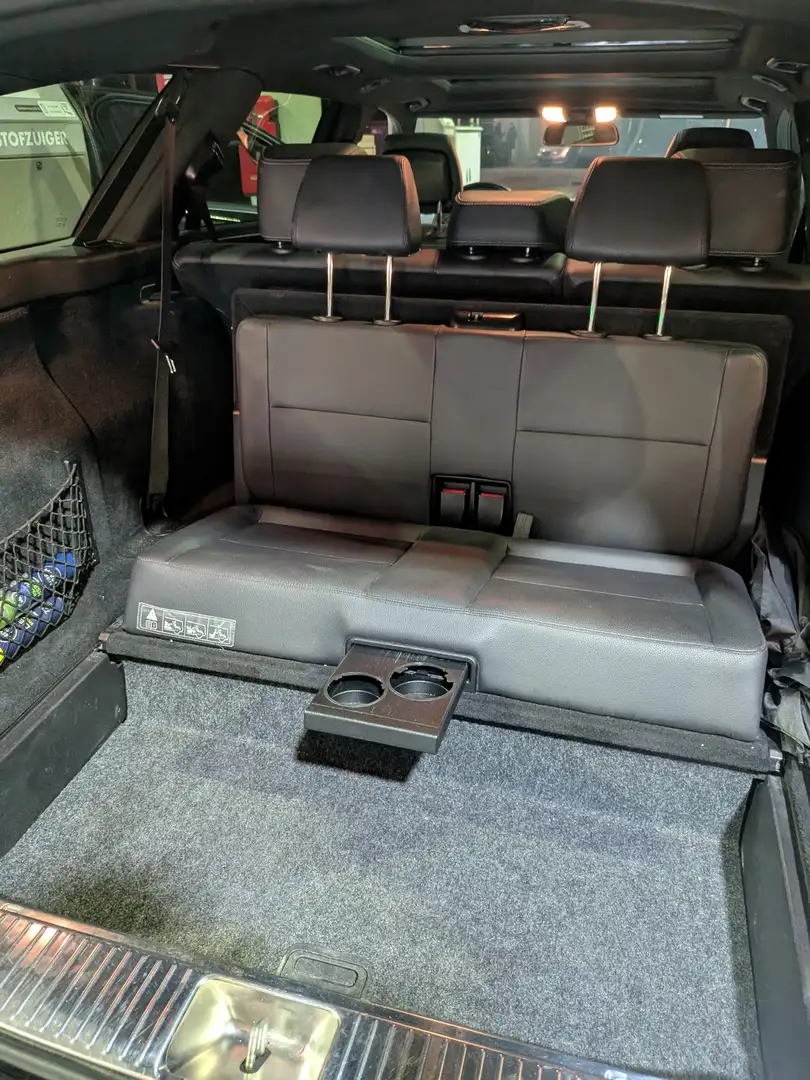 Mercedes-Benz E 200 Pres. Avant. Zwart - 2