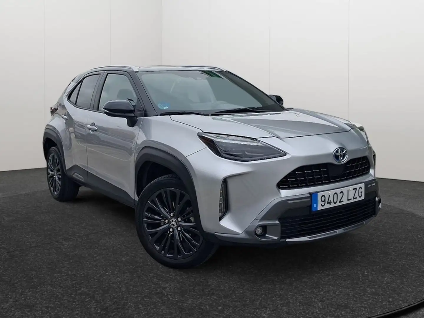 Toyota Yaris Cross 120H Adventure Plateado - 1