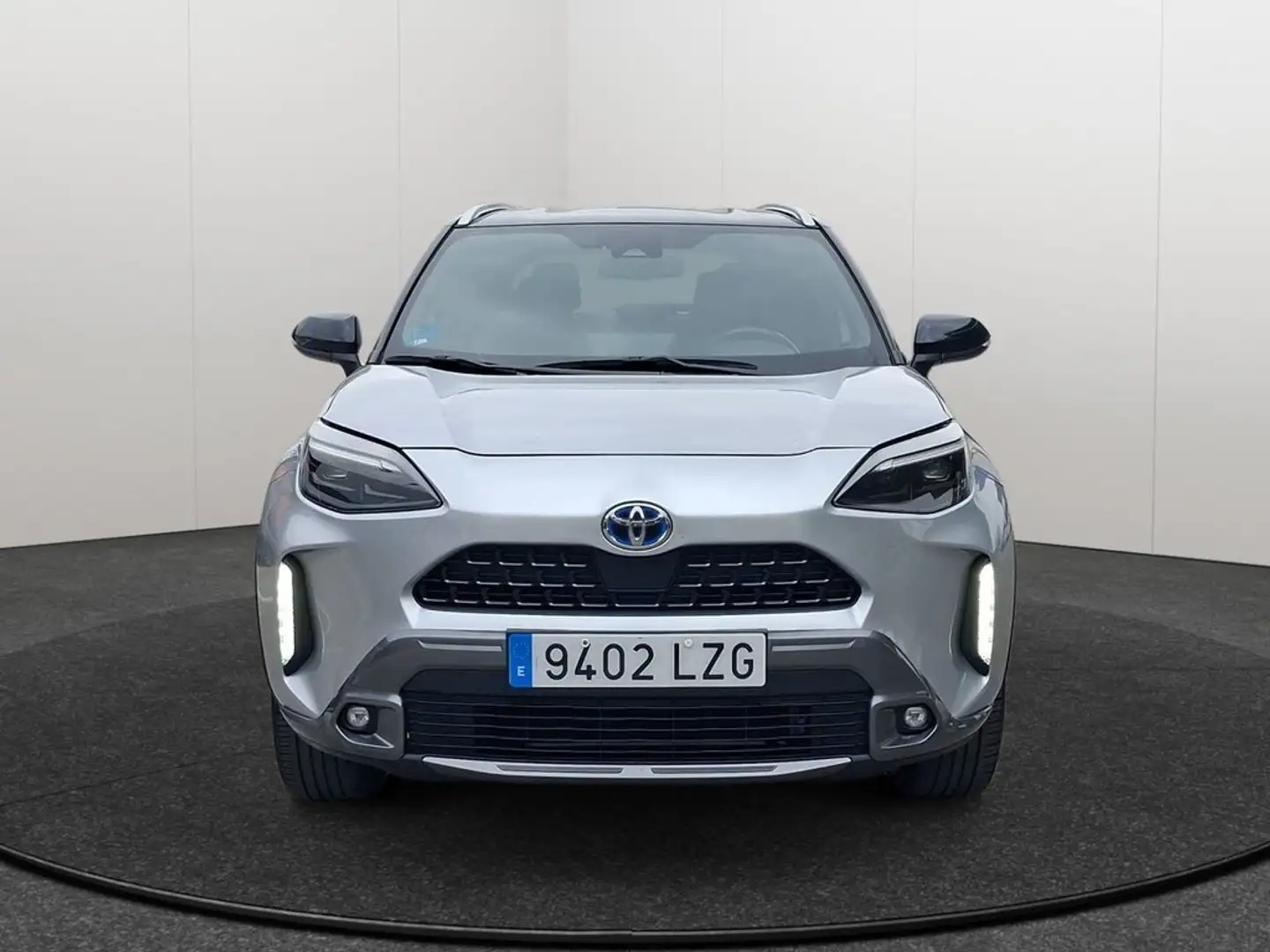 Toyota Yaris Cross 120H Adventure Plateado - 2